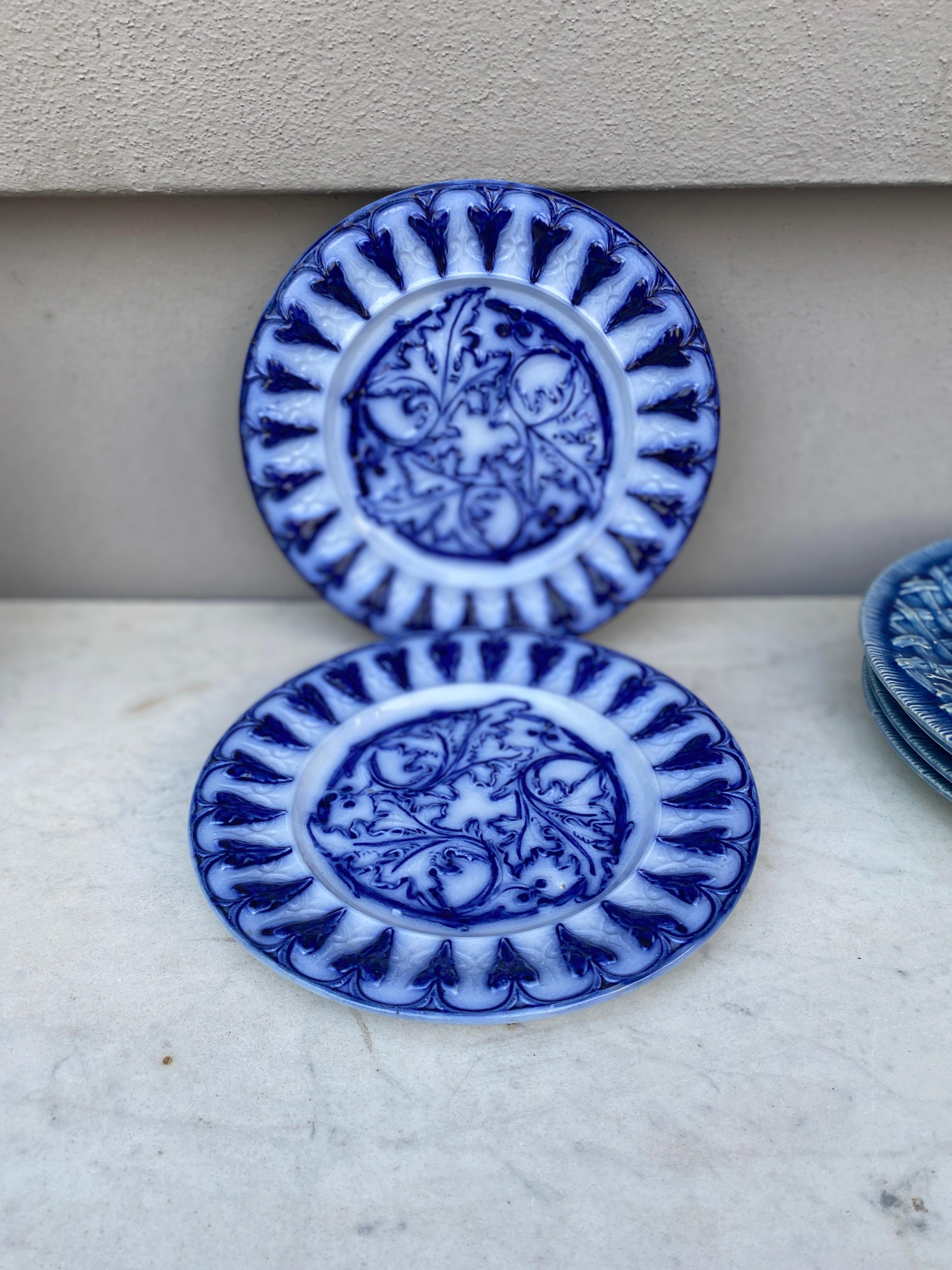 Rustic French Blue & White Majolica Acanthus Leaves Plate, circa 1880 For Sale