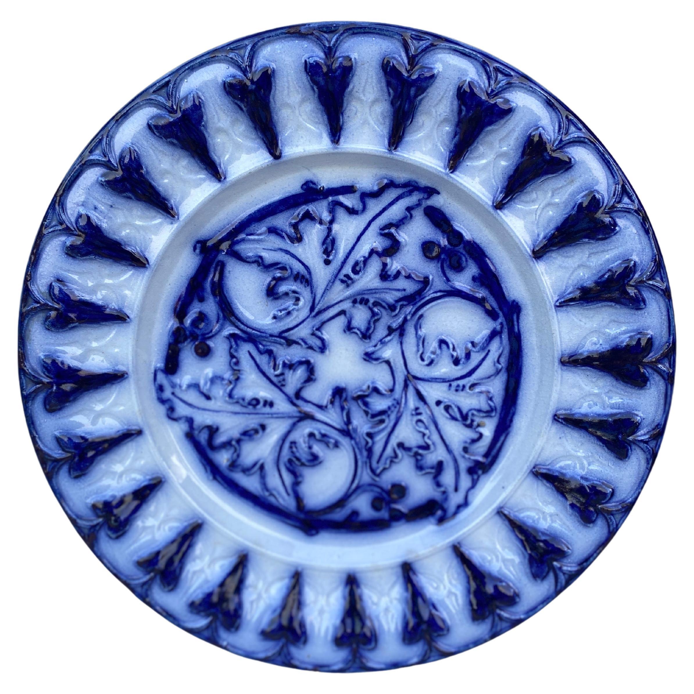 French Blue & White Majolica Acanthus Leaves Plate, circa 1880 For Sale