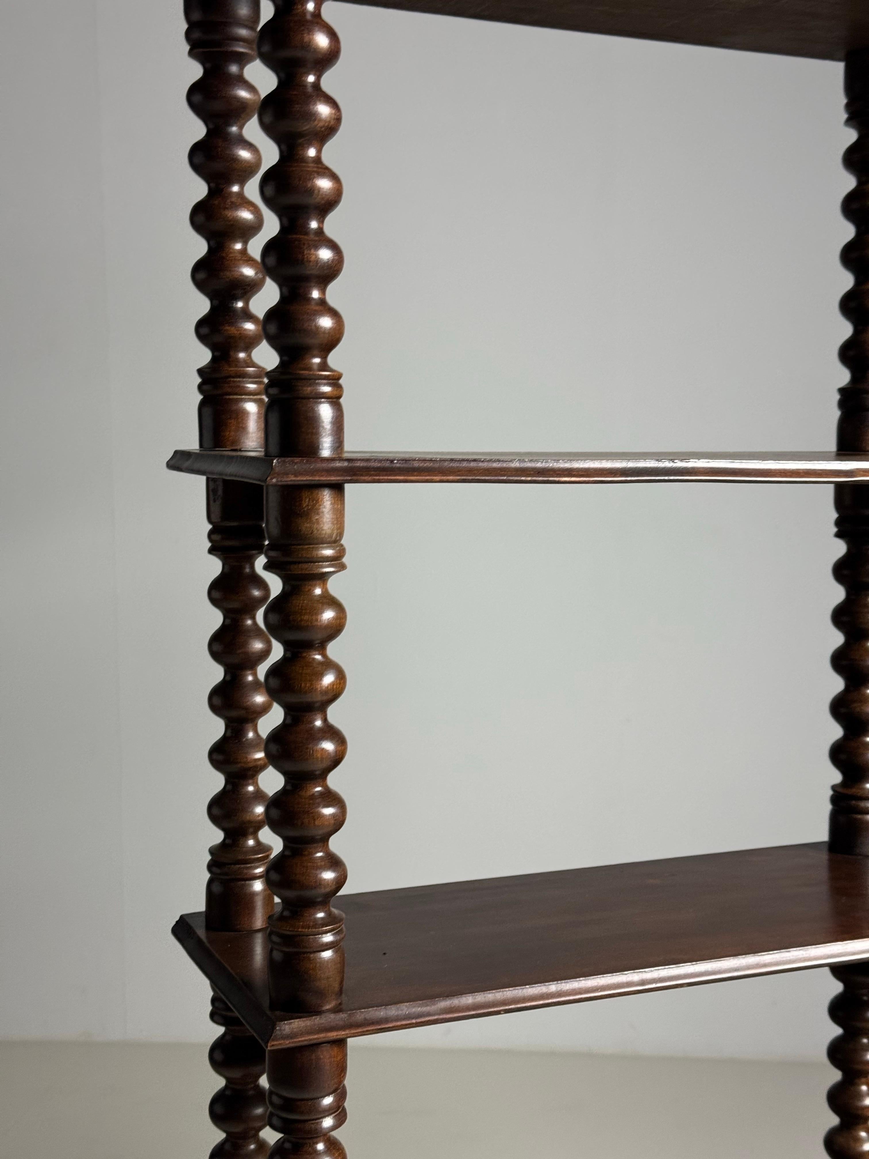 Noce Libreria francese Bobbin dell'inizio del XX secolo in vendita