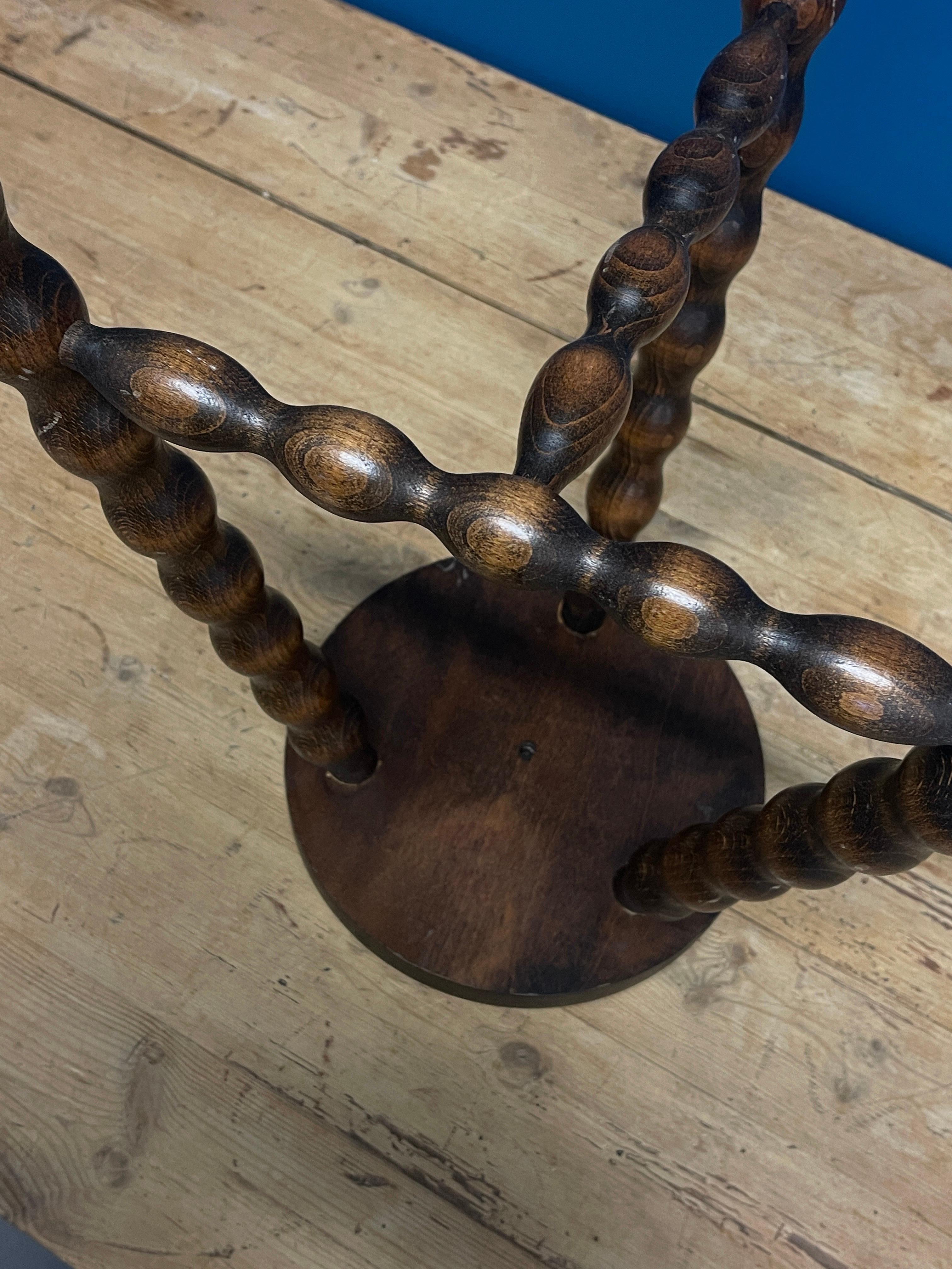 French Bobbin Turned Milking Stool In Fair Condition For Sale In Knokke-Heist, BE