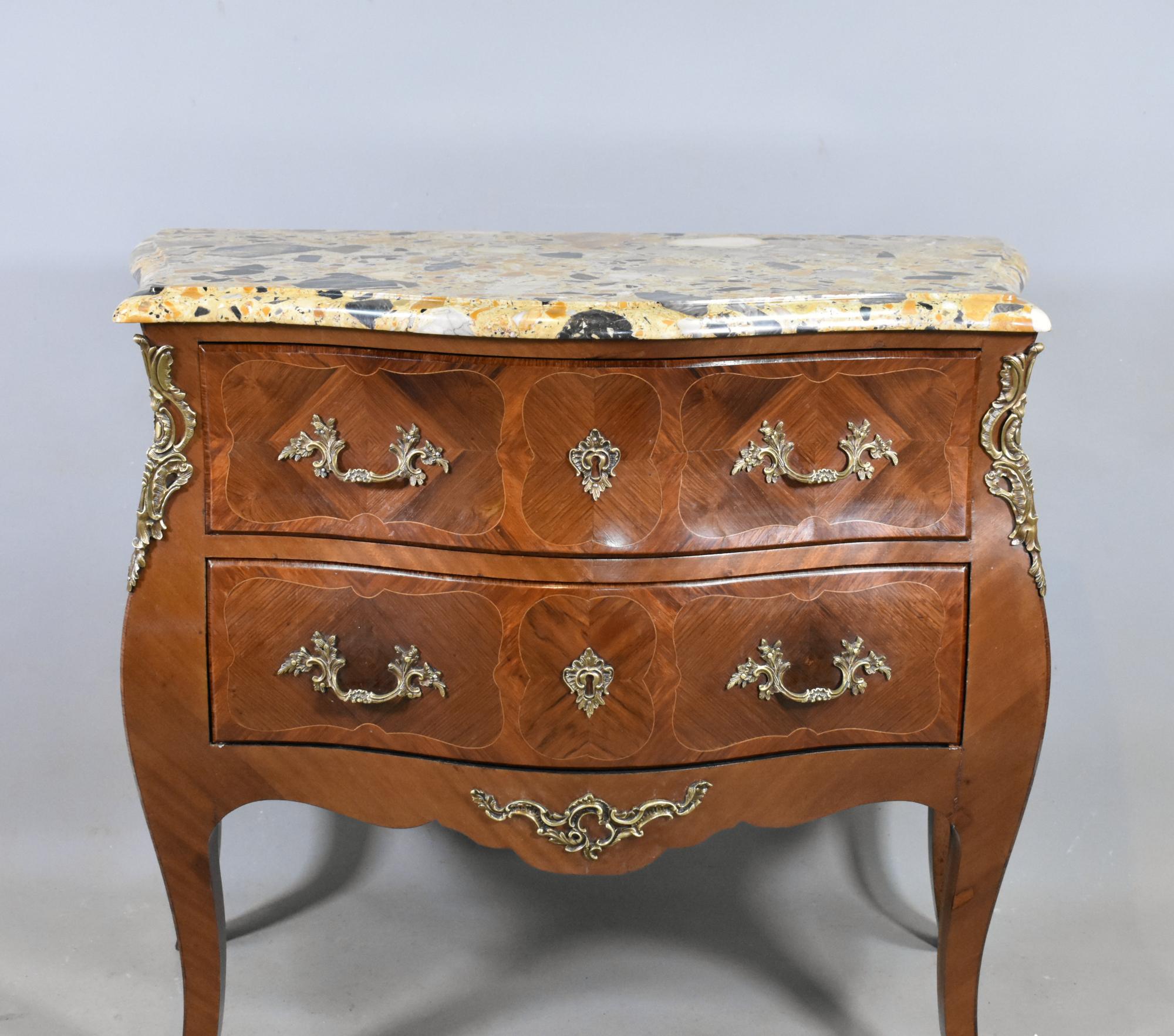 French Bombe Commode Louis XV Style In Good Condition For Sale In SAINTE-COLOMBE, FR