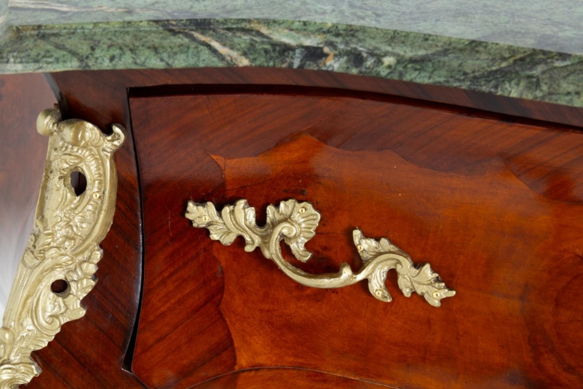 Commode francese Bombe in noce Cassettiera Luigi XVII in vendita 1