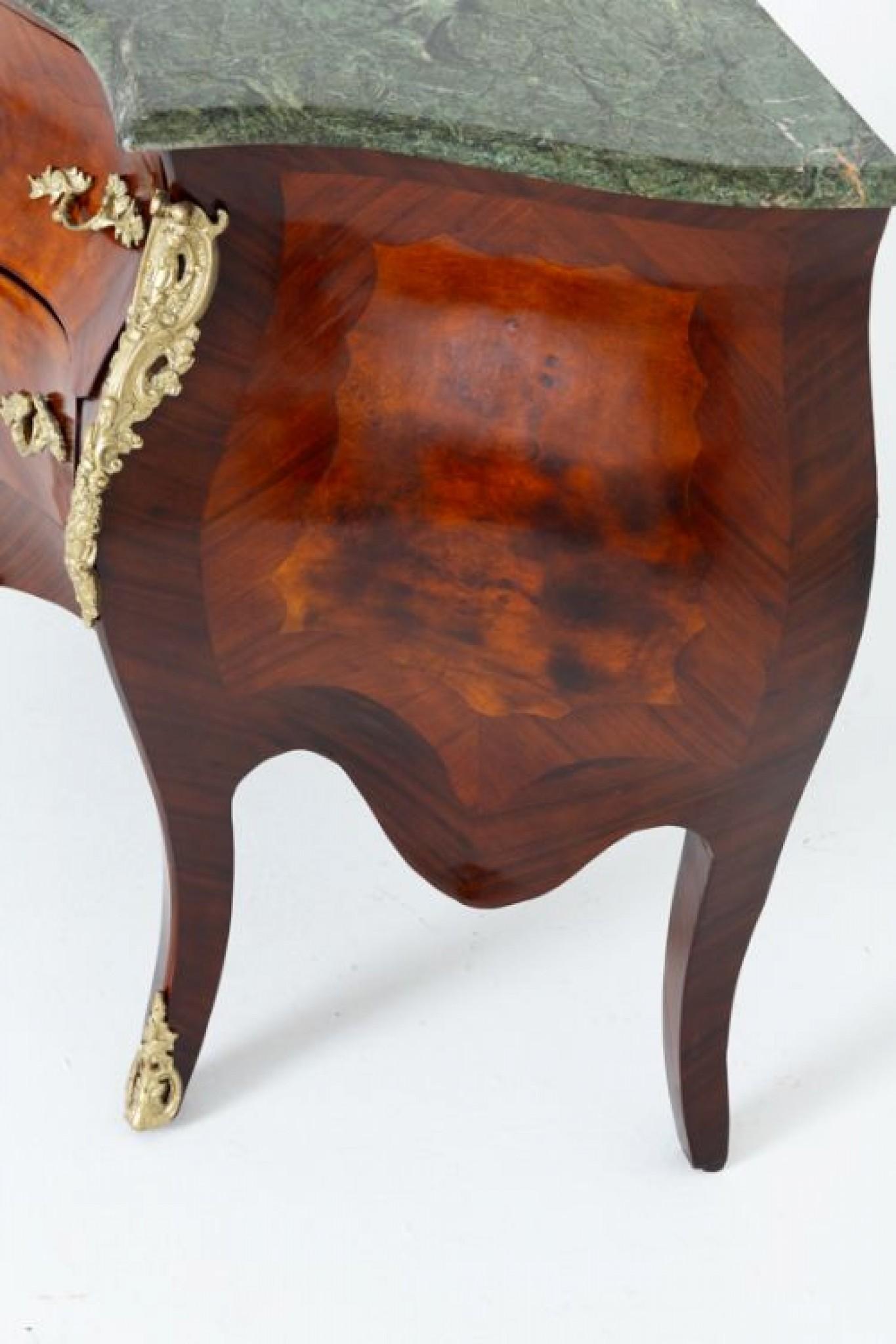 Commode francese Bombe in noce Cassettiera Luigi XVII in vendita 2