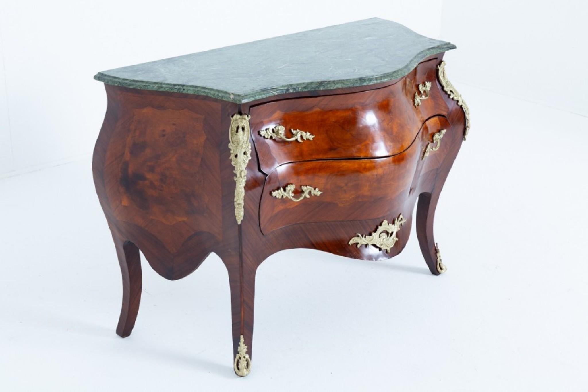 Commode francese Bombe in noce Cassettiera Luigi XVII in vendita 4