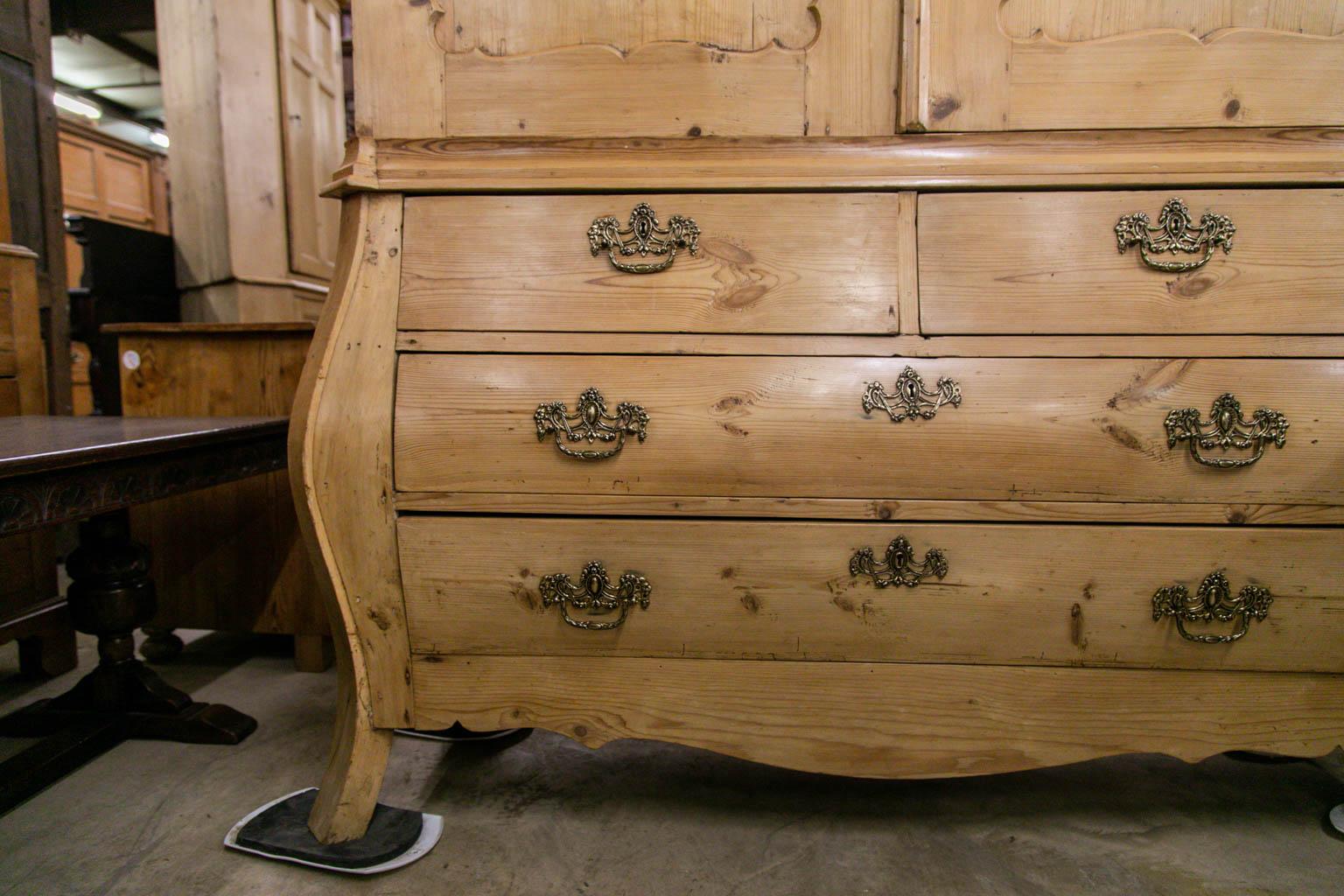 French Bombe Cupboard In Good Condition For Sale In Wilson, NC
