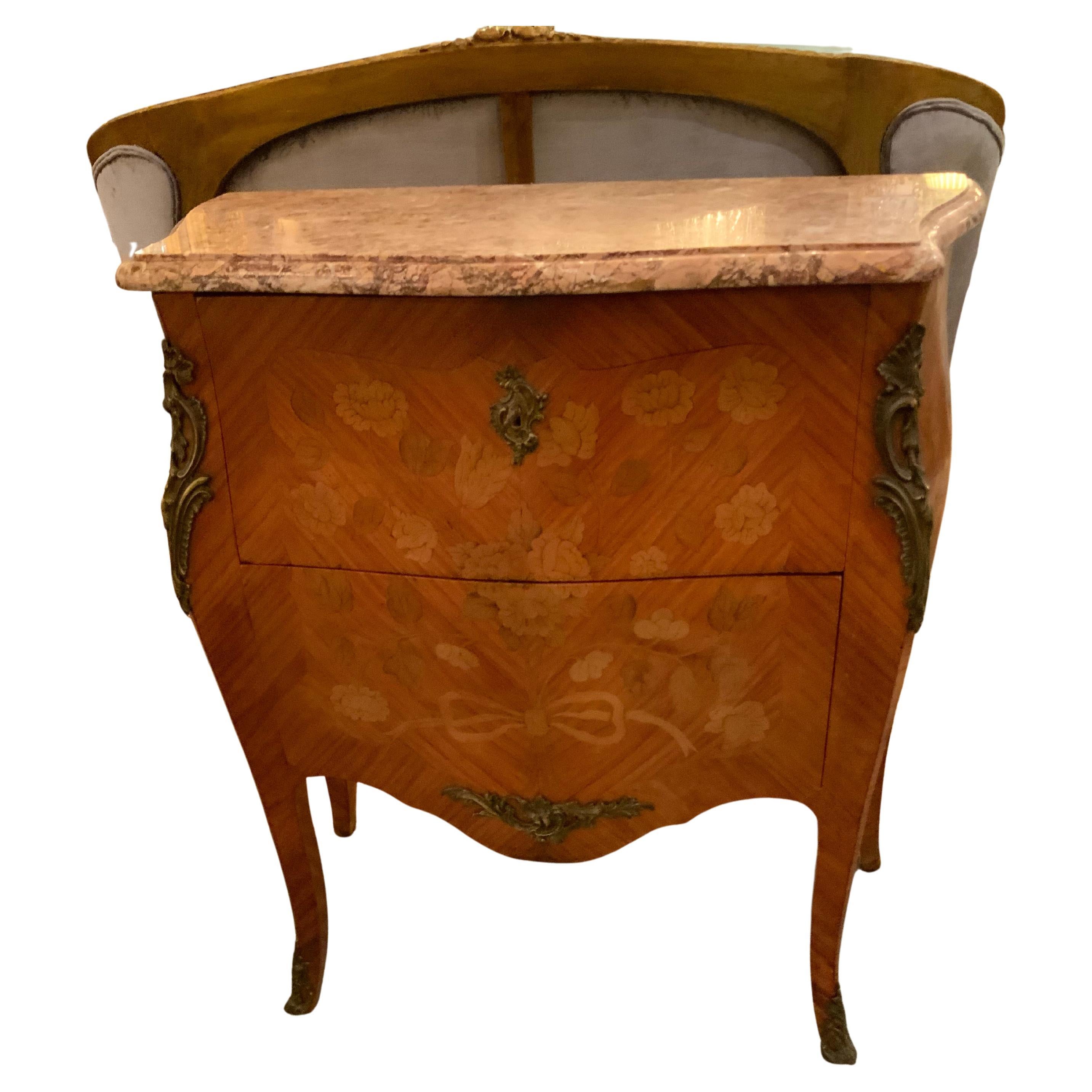 Commodo antico francese a forma di bombe con intarsio in vendita