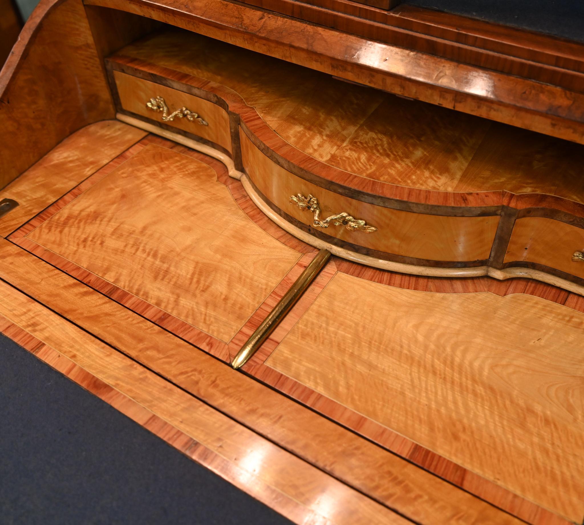 Bureau français Bonheur de Jour Noyer 1840 en vente 1