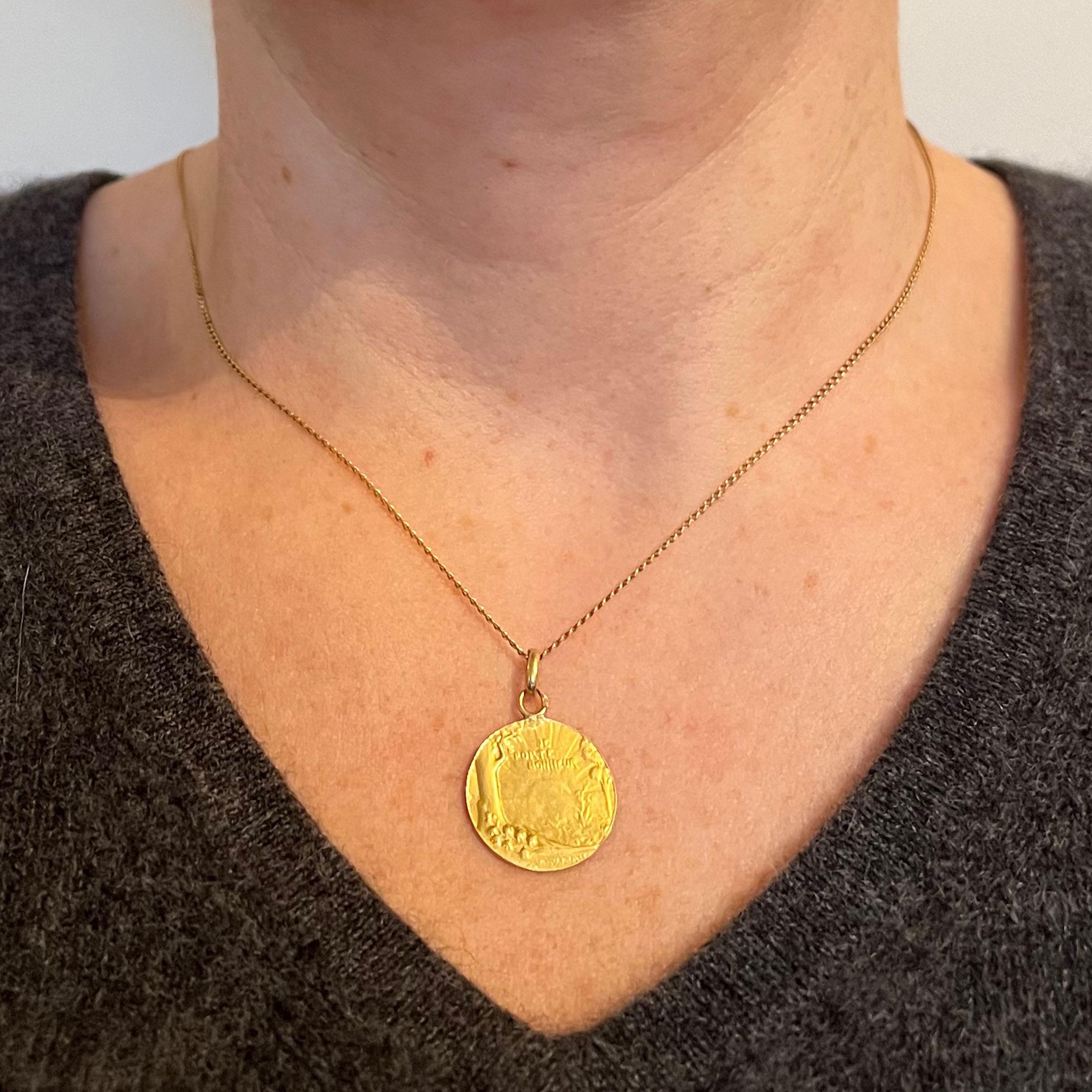 Women's or Men's French Bonheur Good Luck 18K Yellow Gold Lucky Charm Medal Pendant For Sale