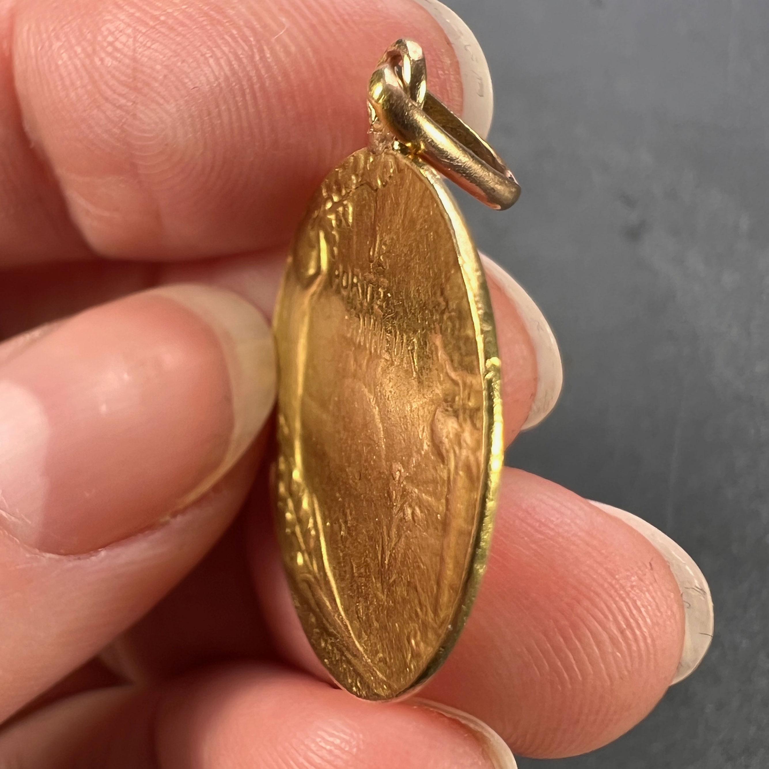 French Bonheur Good Luck 18K Yellow Gold Lucky Charm Medal Pendant For Sale 2