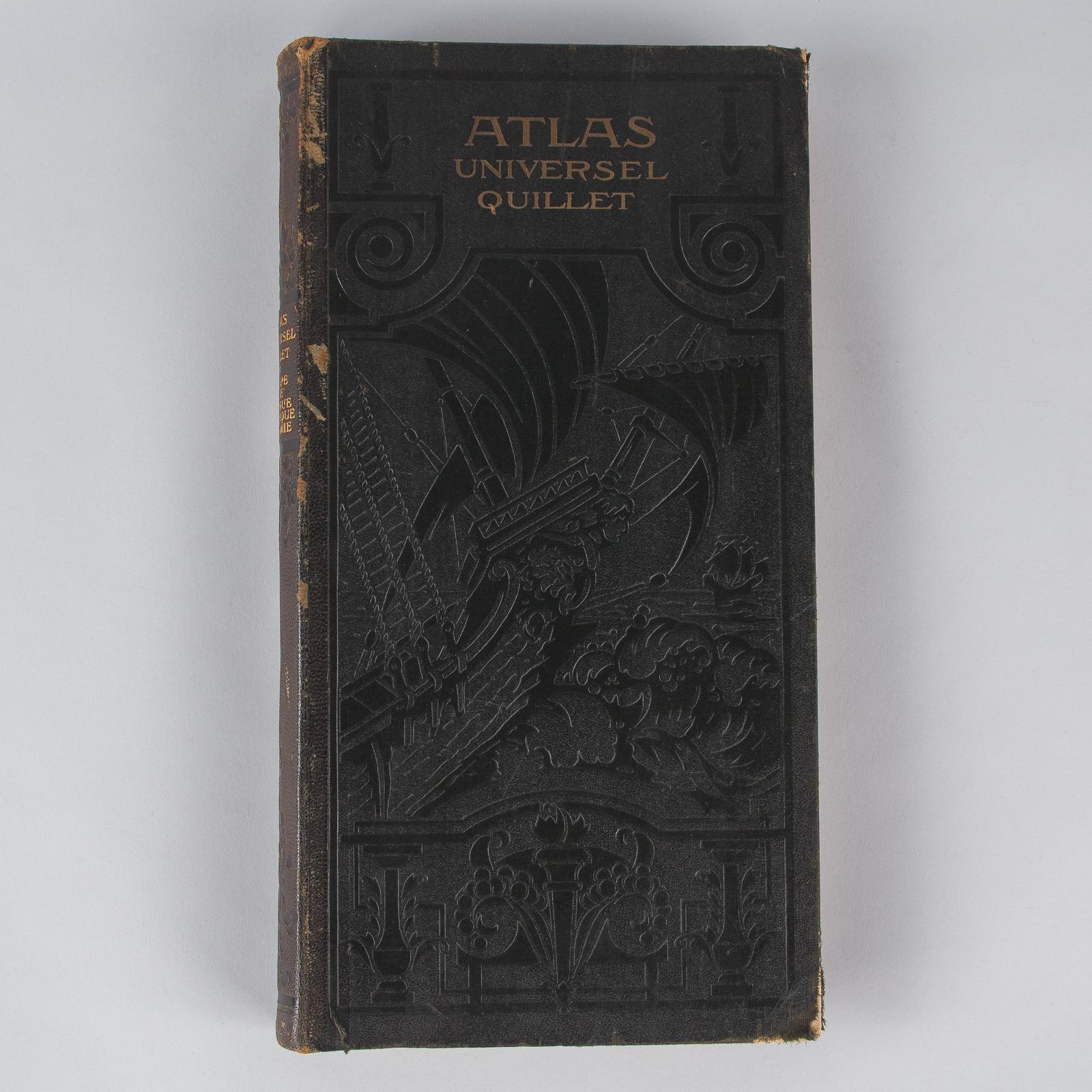 French Book, Atlas Universel Quillet, 1925 In Good Condition In Austin, TX