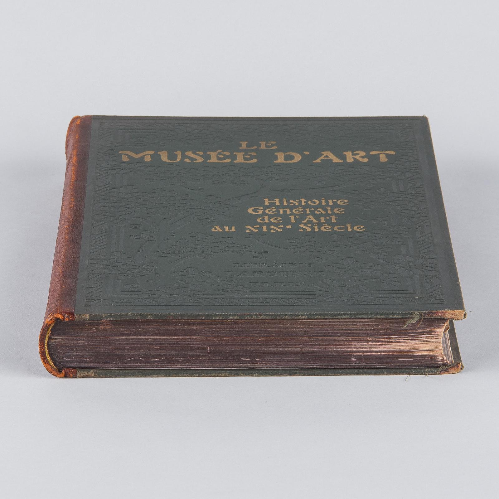 20th Century French Book, Le Musee d'Art, 1920s