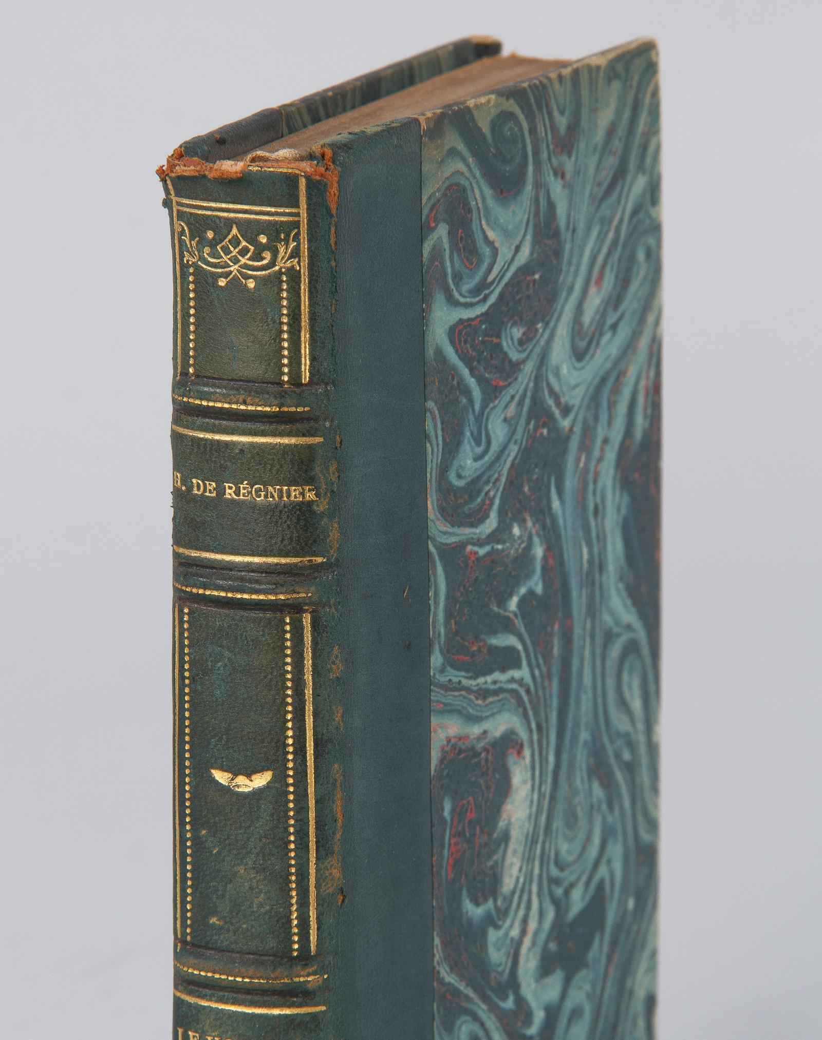 French Book, Le Voyage d'Amour by Henri de Regnier, 1930 In Good Condition For Sale In Austin, TX