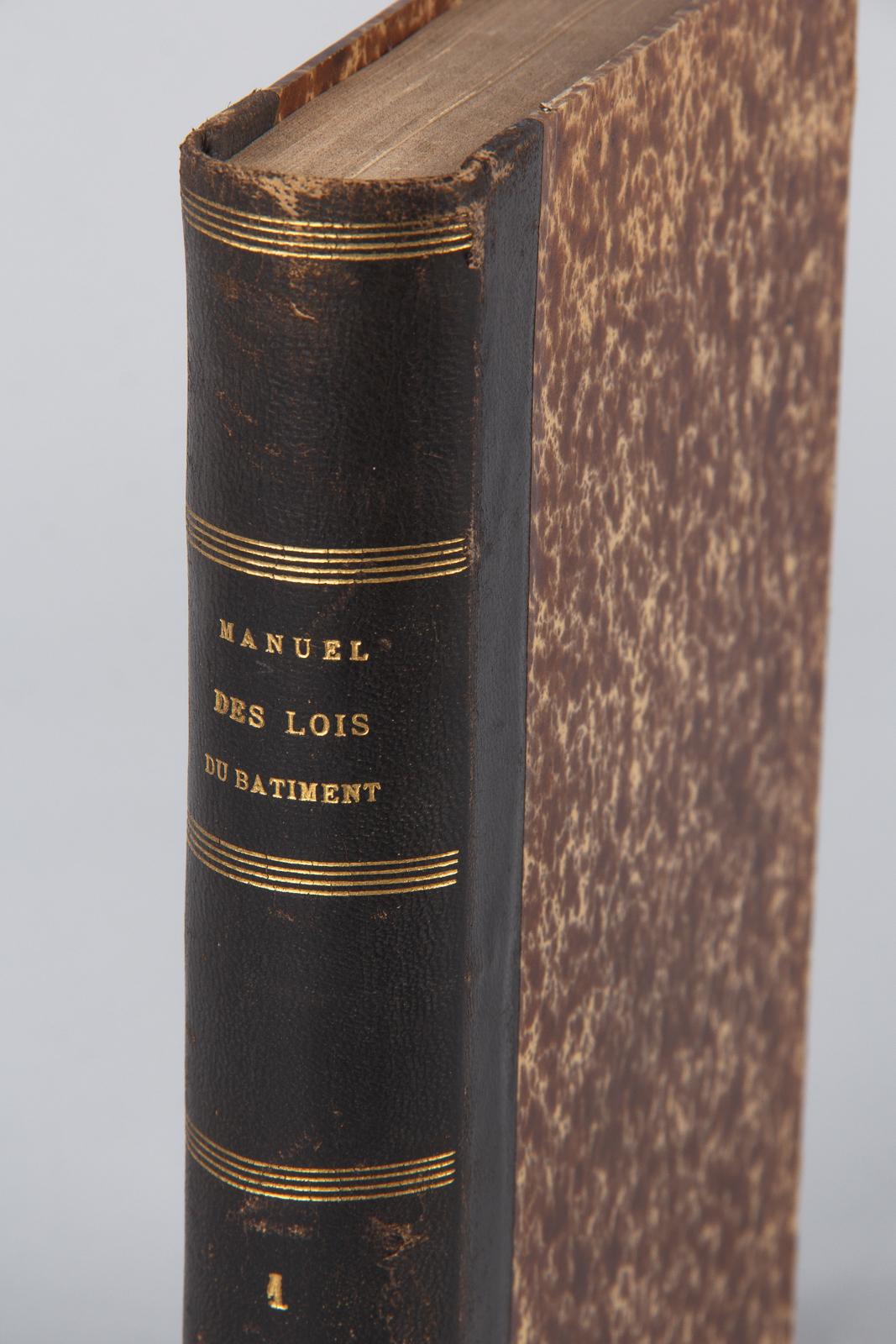 French Book, Manuel des Lois du Batiment, 1879 In Good Condition For Sale In Austin, TX