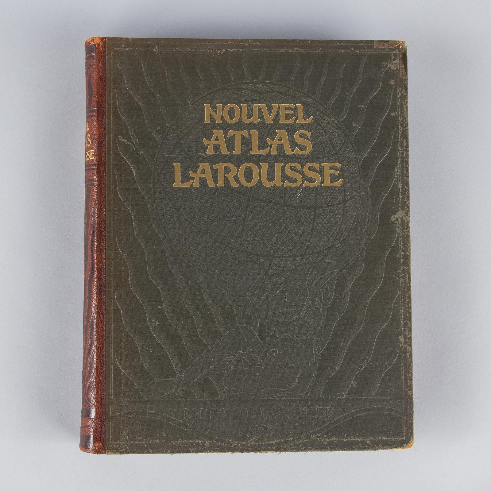 French Book Nouvel Atlas Larousse, 1924 In Good Condition For Sale In Austin, TX