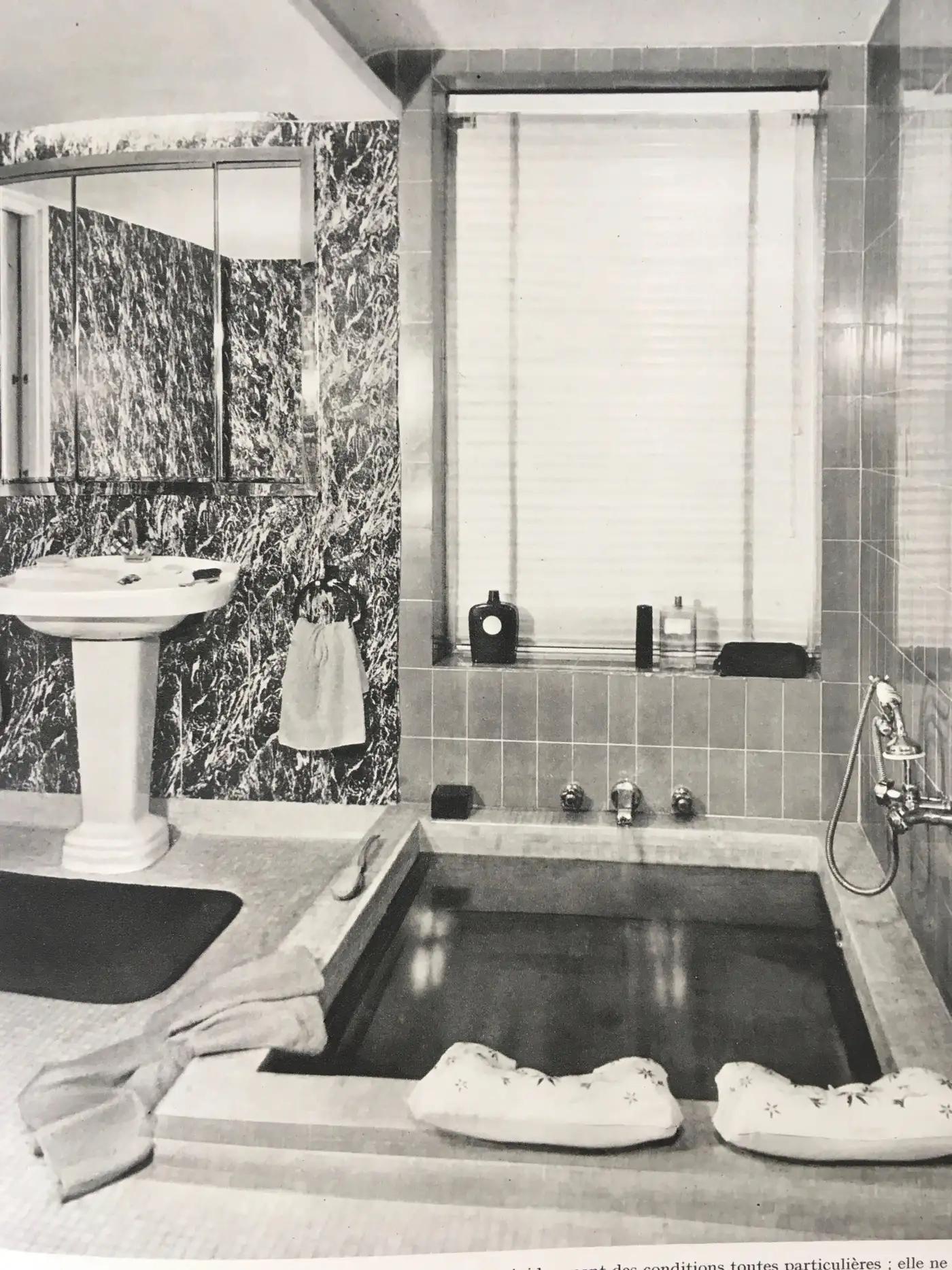 Paper French Book on Bathroom Interiors, 'Salles de Bains et Salles D'Eau', 1965 For Sale