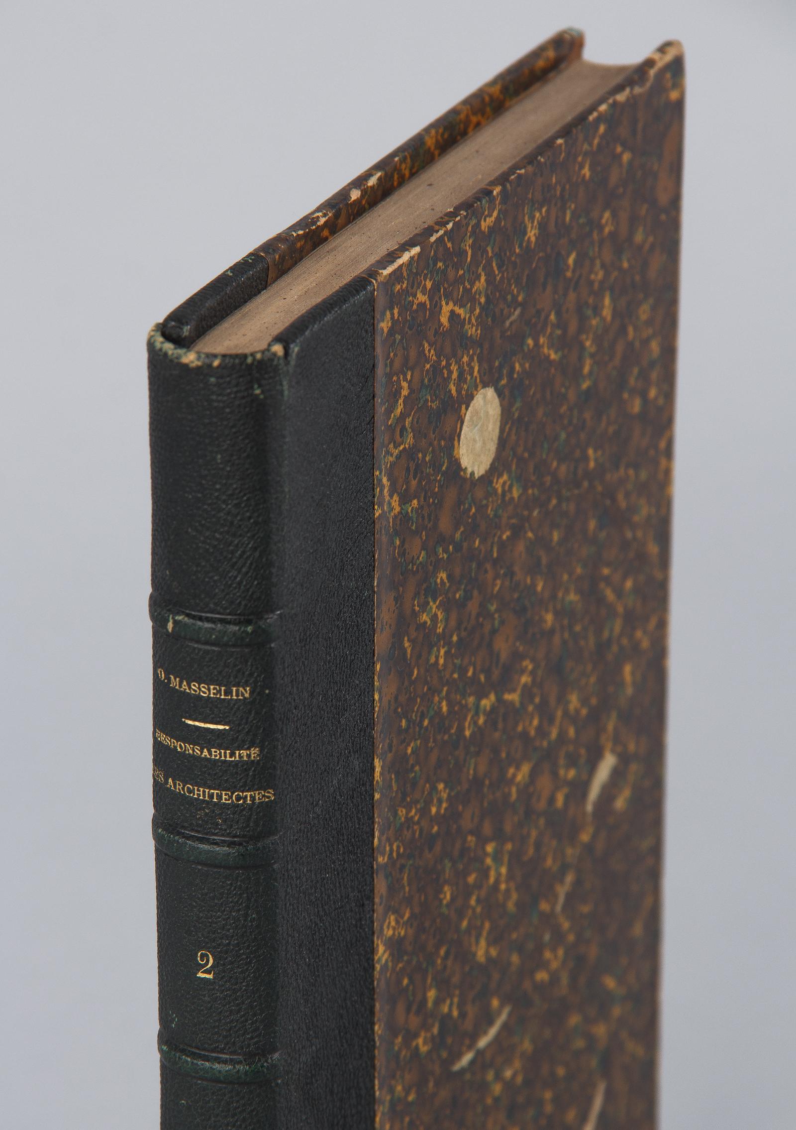 French Book Responsabilites des Architectes by O.Masselin, Late 1800s In Good Condition For Sale In Austin, TX