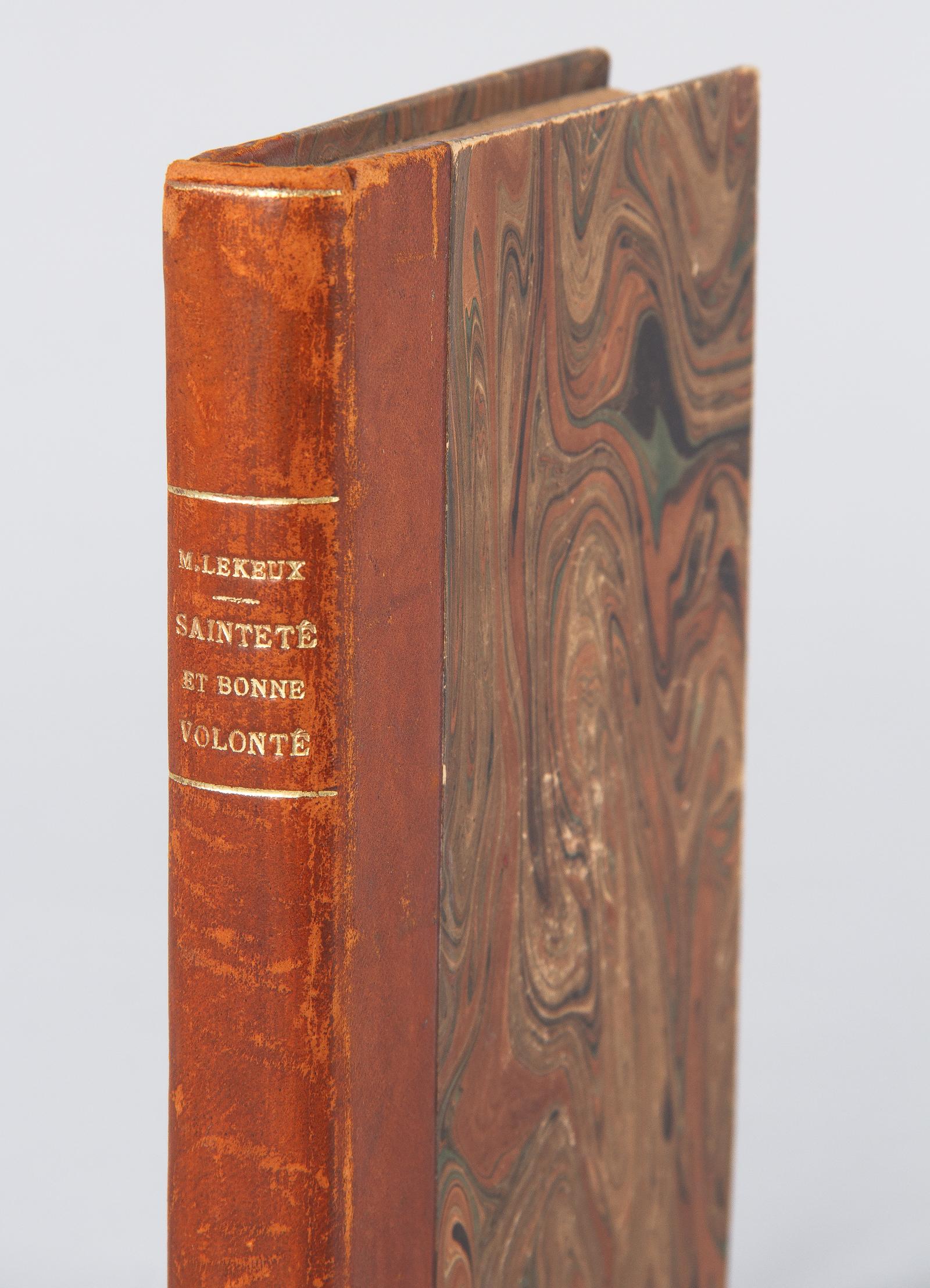 French Book Saintete et Bonne Volonte by P. Martial Lekeux, 1936 In Good Condition In Austin, TX