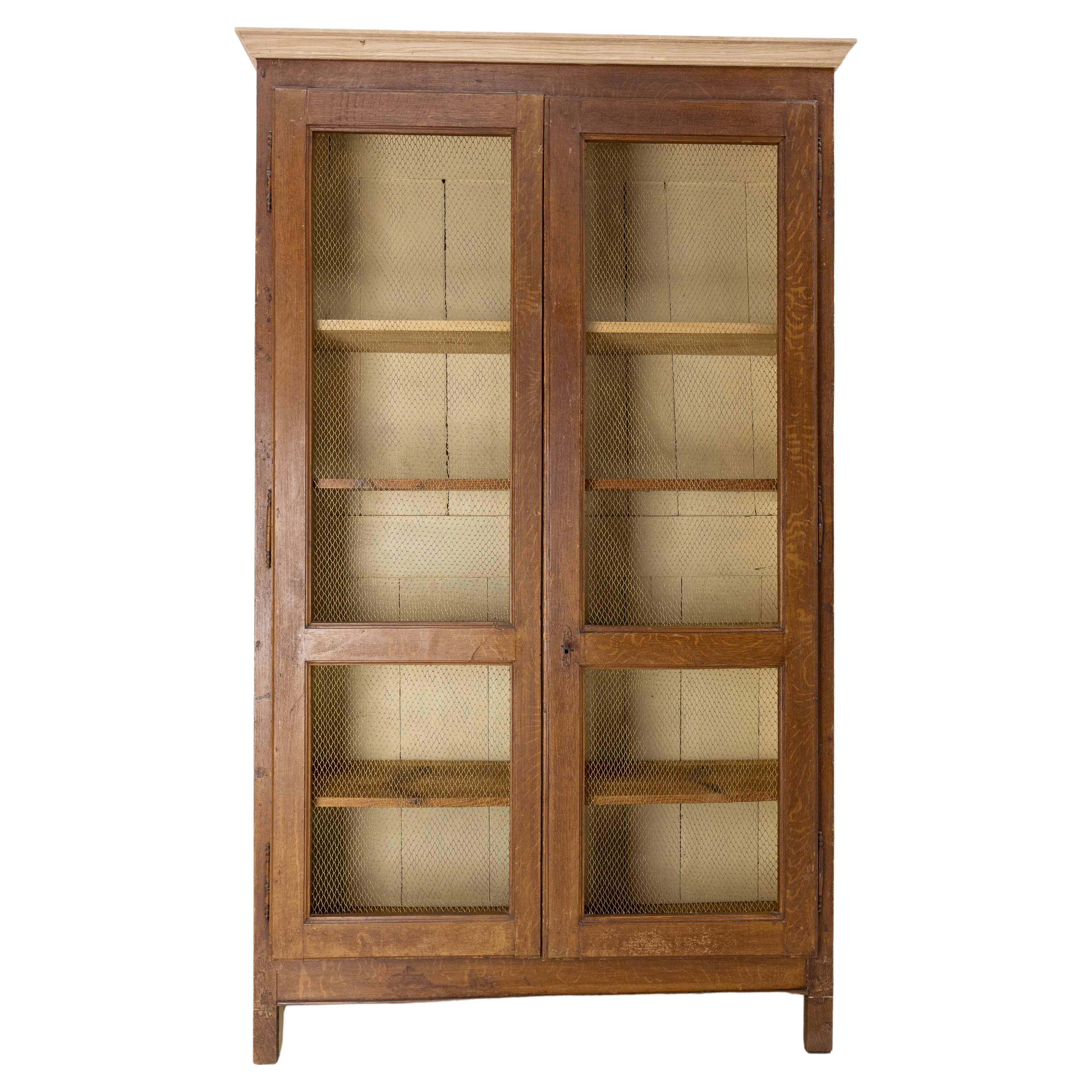 Pine Bookcase with two brass mesh doors.
The mesh is hand-made with brass wire.
This item has a patine in the oak style.
The cornice was missing, so it has been redone. For the moment we kept it natural but you can ask to add dye and wax if you