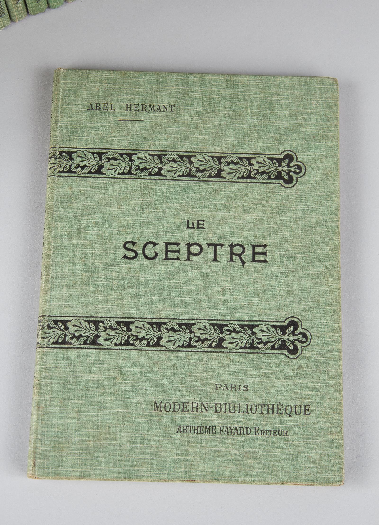 French Books, Short Novels from Paris Modern-Bibliotheque, Early 1900s For Sale 1