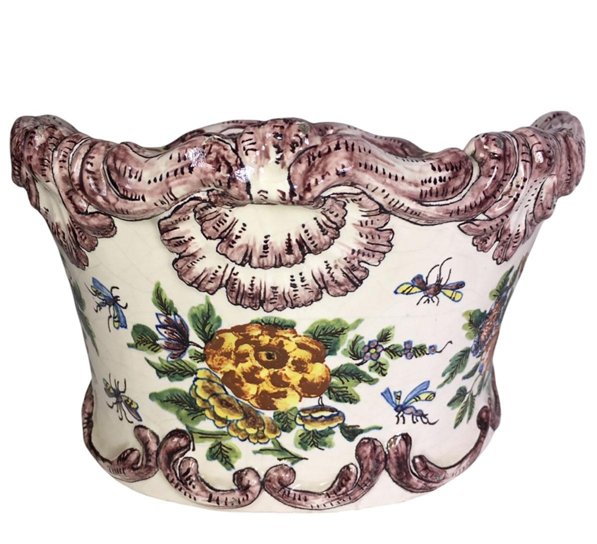 Ein Paar wunderschön handbemalte Astkübel mit Blumen und Käfern. Frankreich, um 1870. 