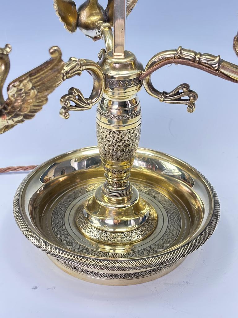 Lampe de table Bouillotte en laiton avec bras en forme de cygne et abat-jour en tôle verte d'origine en vente 8