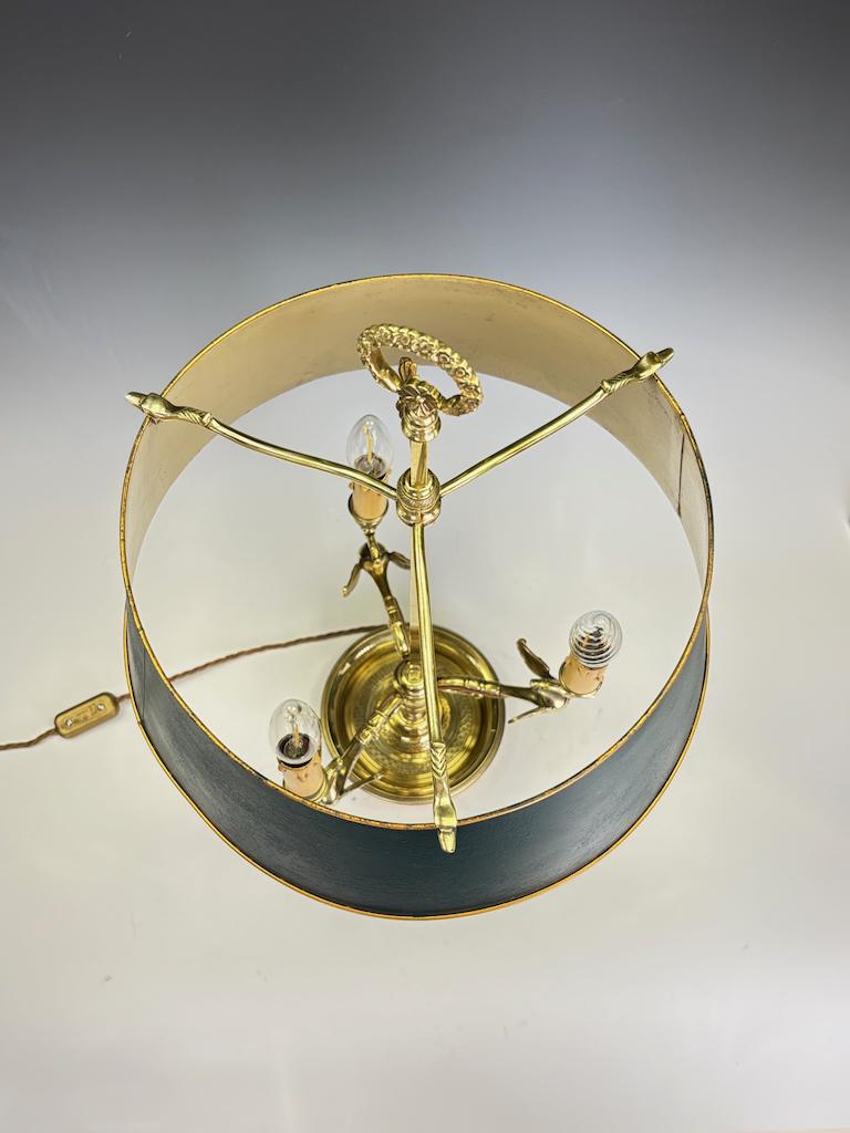 Lampe de table Bouillotte en laiton avec bras en forme de cygne et abat-jour en tôle verte d'origine en vente 9