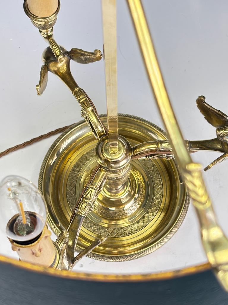 Lampe de table Bouillotte en laiton avec bras en forme de cygne et abat-jour en tôle verte d'origine en vente 10