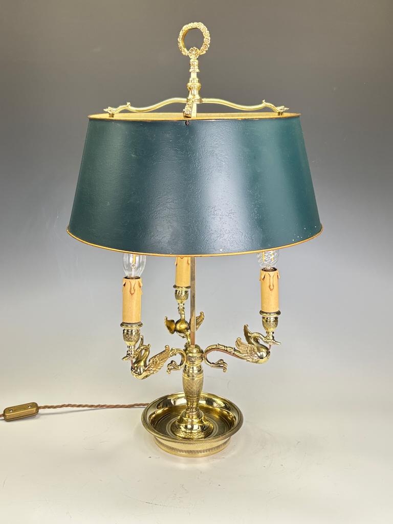 Lampe de table Bouillotte en laiton avec bras en forme de cygne et abat-jour en tôle verte d'origine en vente 12