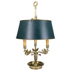Lámpara de mesa francesa Bouillotte de latón con brazos de cisne y pantalla original de tole verde