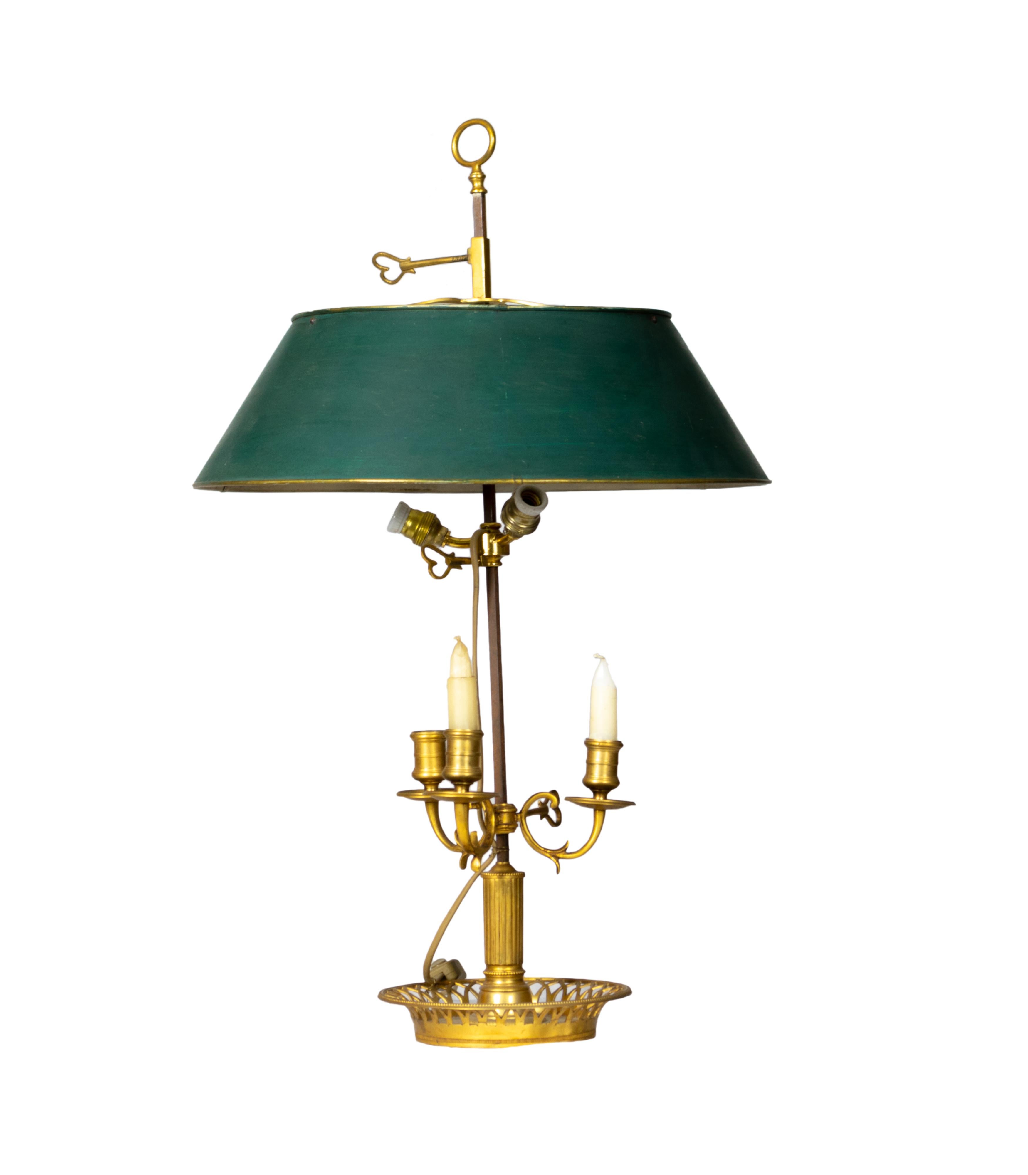 Empire Lampe de table à trois lumières en bronze de Bouillotte, 19e siècle en vente