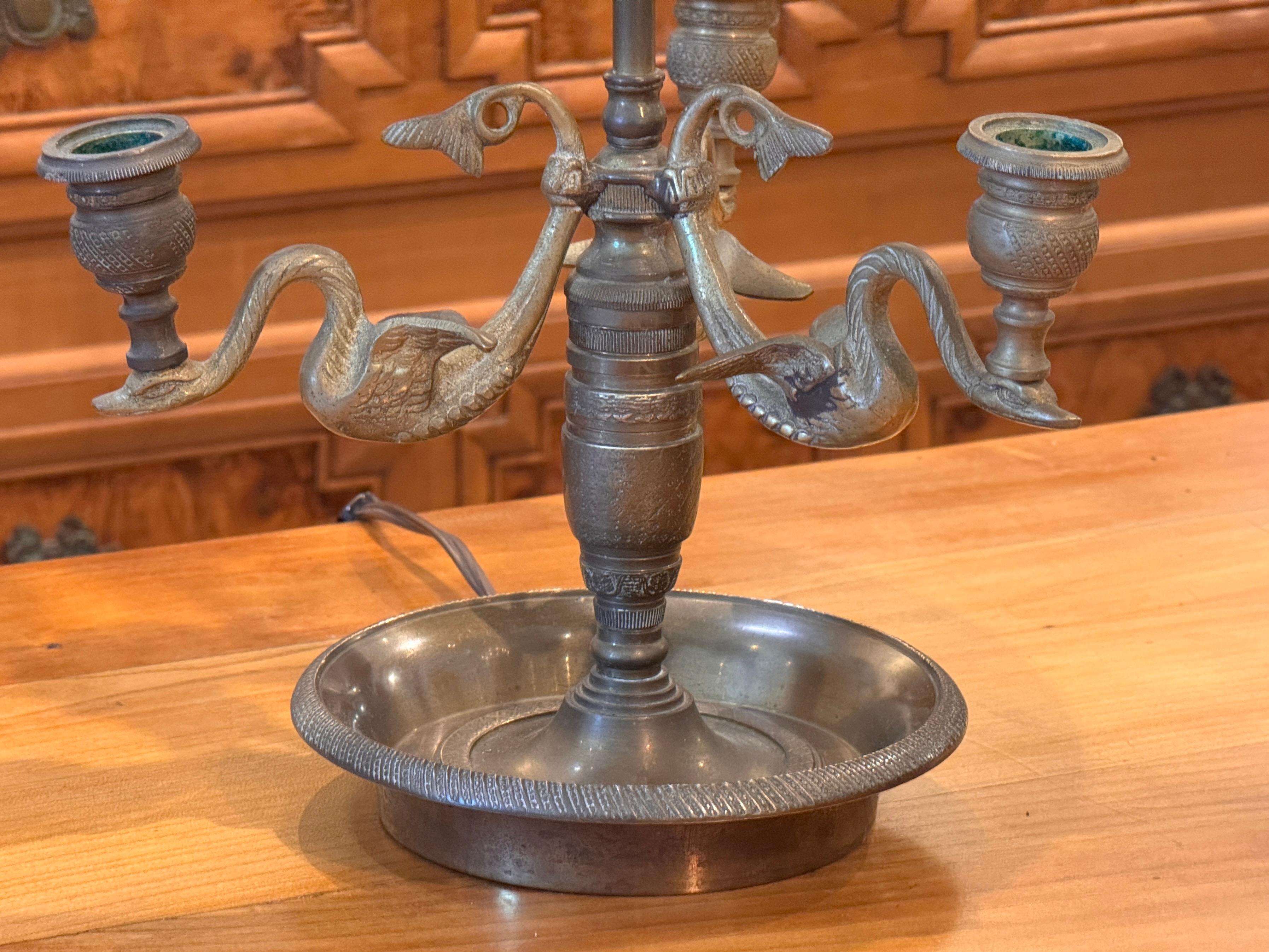 Französische Bouillotte-Lampe mit Tole-Schirm im Zustand „Gut“ im Angebot in Charlottesville, VA