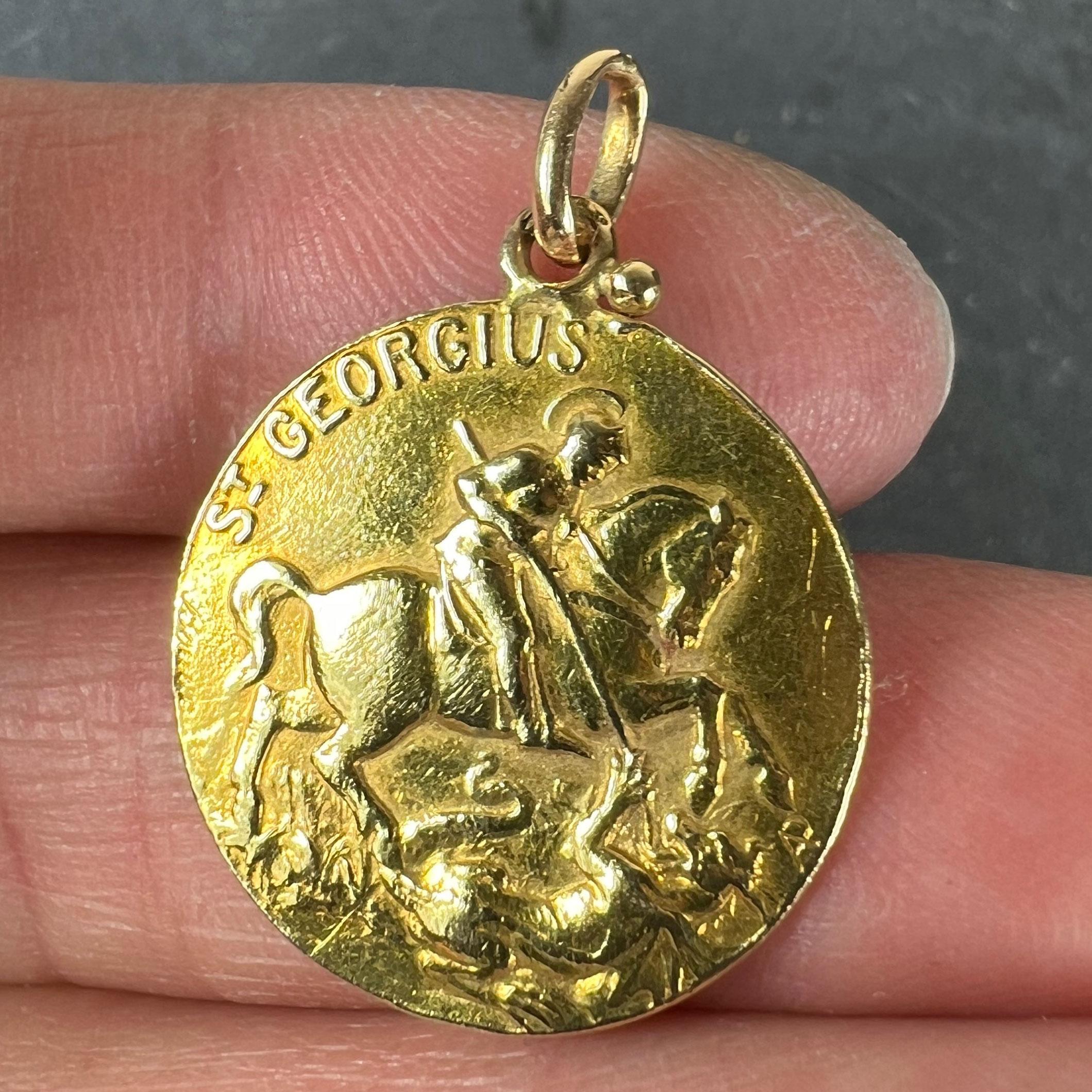Bouix français St George Dragon Tempestate Securitas Pendentif Médaille en or jaune 18K en vente 1