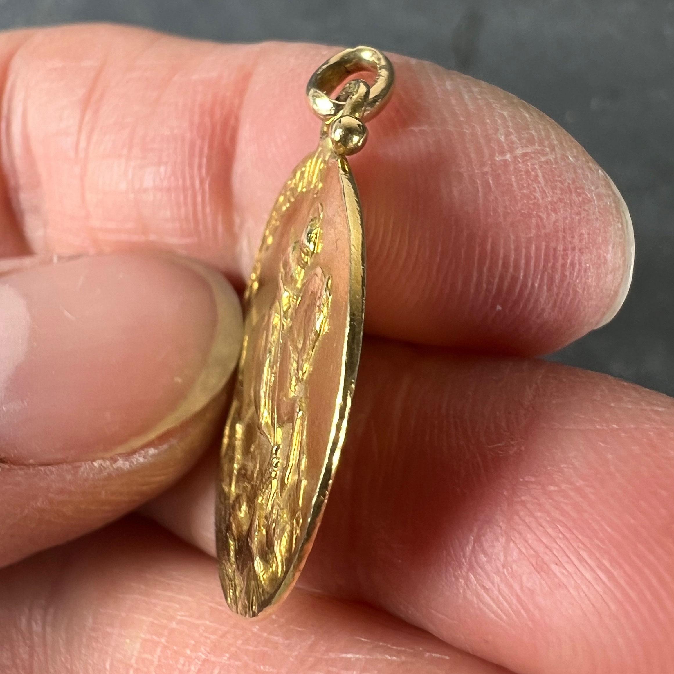 Bouix français St George Dragon Tempestate Securitas Pendentif Médaille en or jaune 18K en vente 3