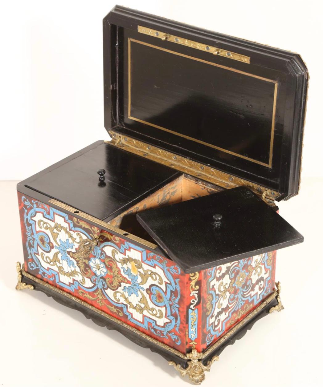 French Boulle, Brass and Tortoiseshell Tea Caddy, 19th Century In Good Condition In Bradenton, FL