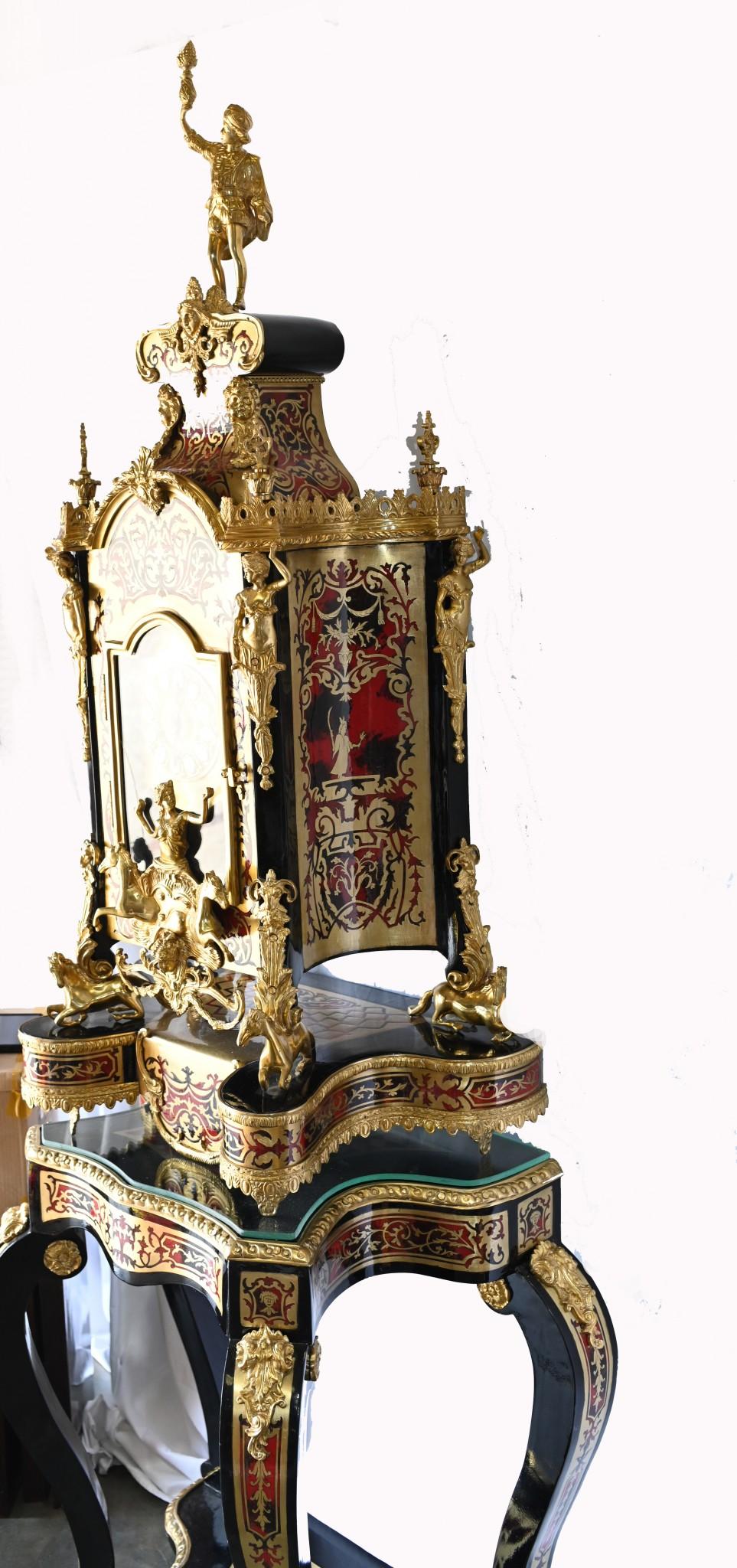 Französisch Boulle Uhr auf Stand Louis XVI vergoldet Intarsie (Ende des 20. Jahrhunderts) im Angebot