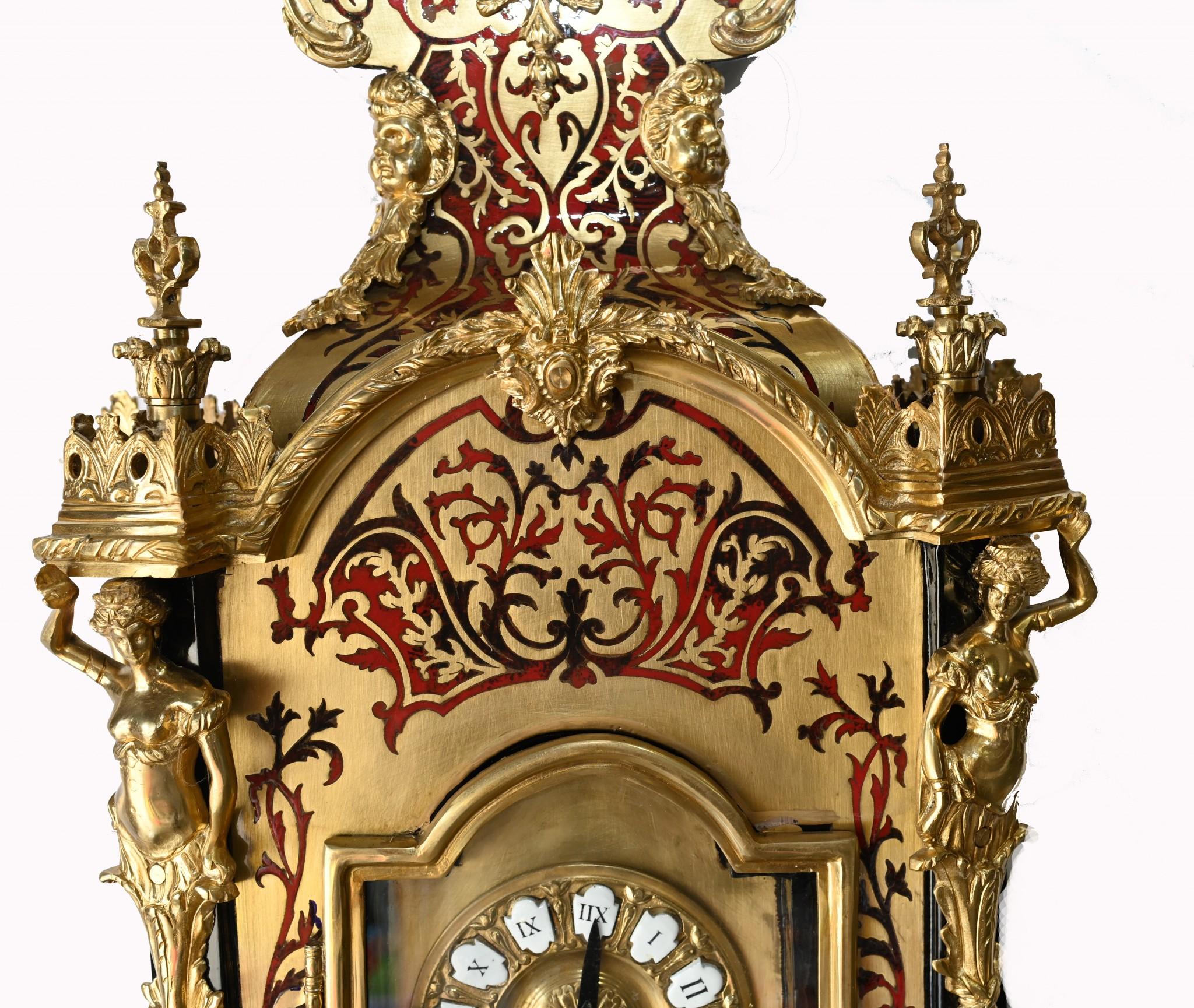 Französisch Boulle Uhr auf Stand Louis XVI vergoldet Intarsie (Vergoldetes Holz) im Angebot