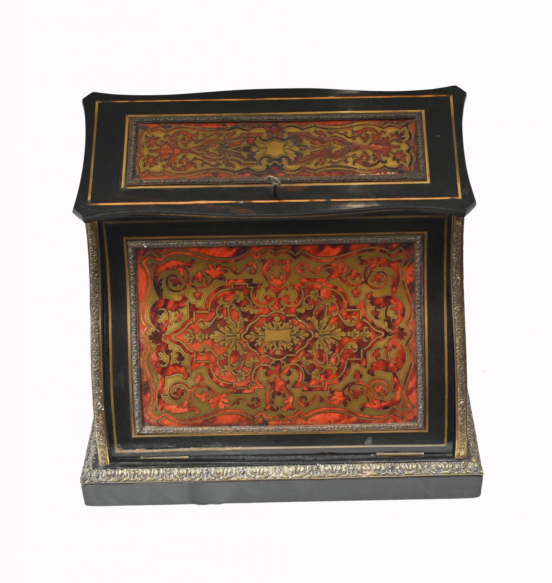 Elegant antique French desk companion with a Boulle style inlay Circa 1880
Compartments inside for letters and desk accessories
Bought from a dealer on Marche Biron at Paris antiques markets Viewings available by appointment
Offered in great shape