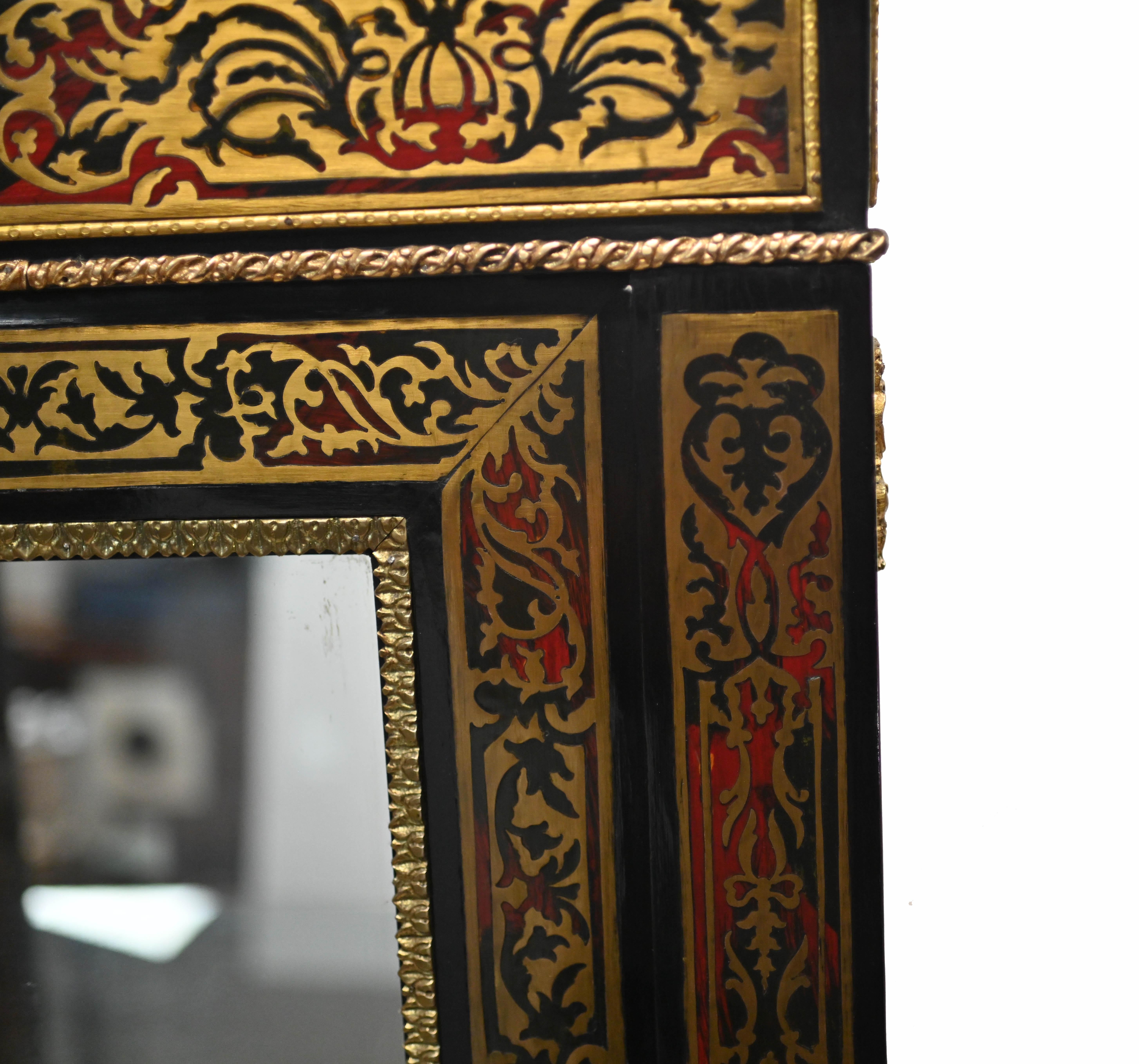 French Boulle Display Cabinet Bijouterie Inlay In Good Condition For Sale In Potters Bar, GB