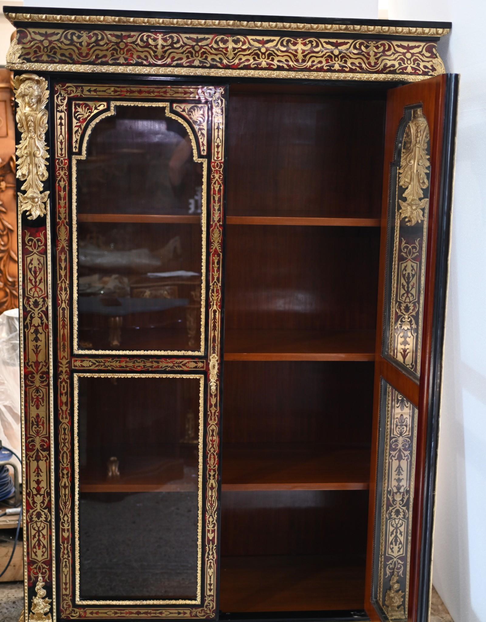 Vetrinetta francese Boulle intarsiata Bibliotheque In condizioni buone in vendita a Potters Bar, GB
