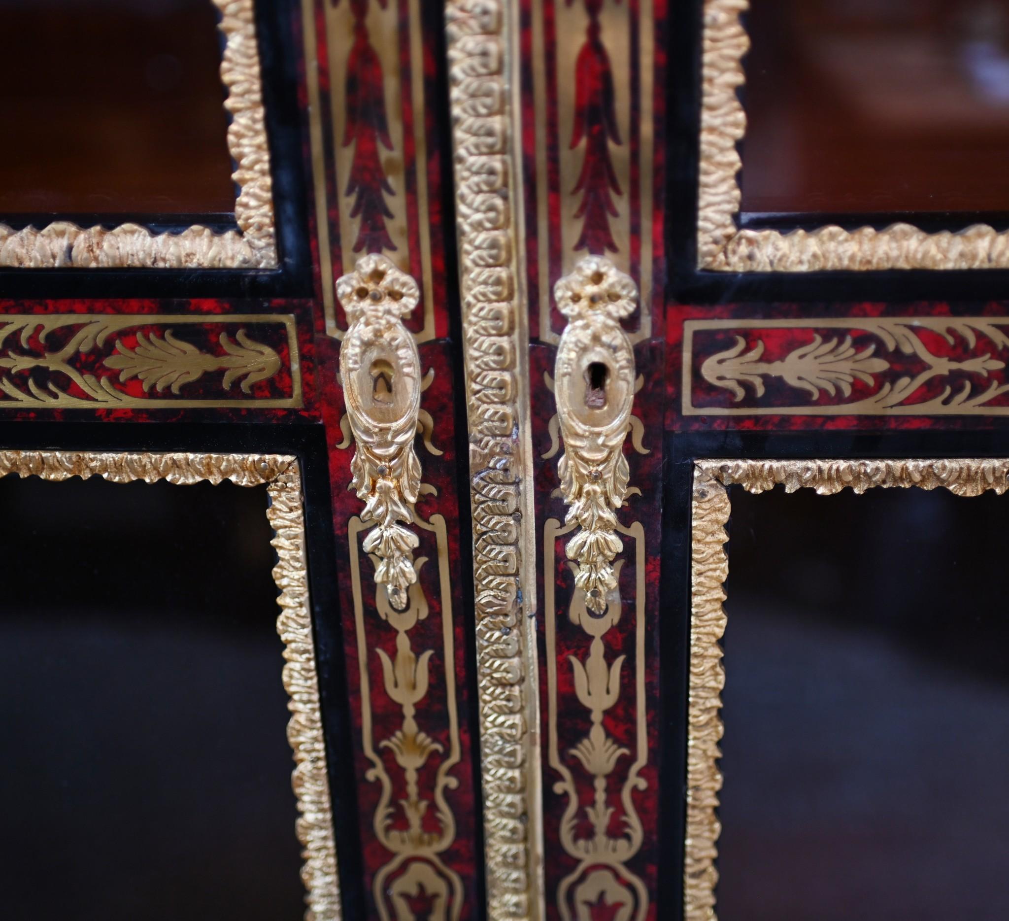 Legno Vetrinetta francese Boulle intarsiata Bibliotheque in vendita