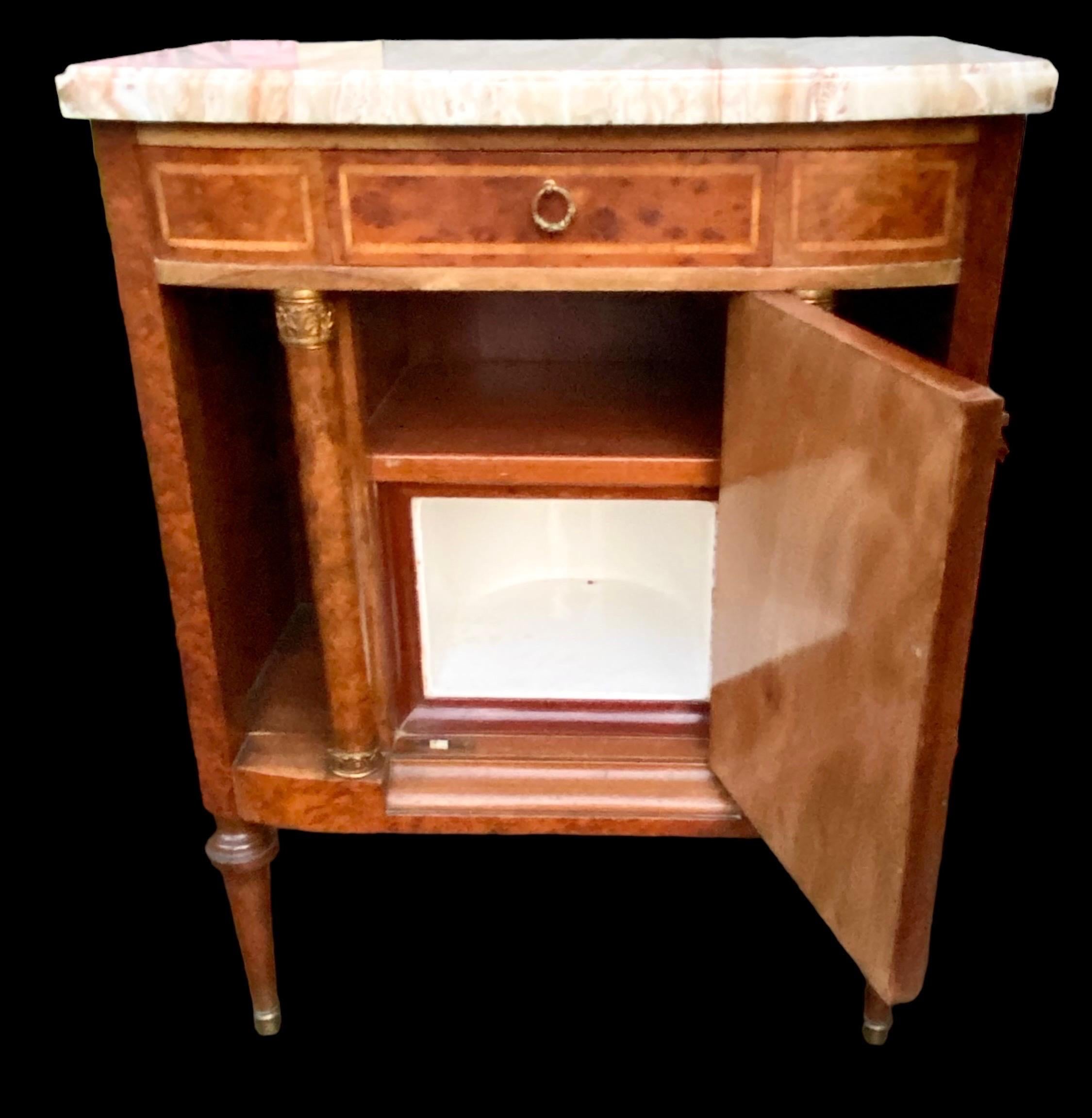 French Bow Front Mahogany Cabinet, XVI Style In Good Condition For Sale In New Orleans, LA