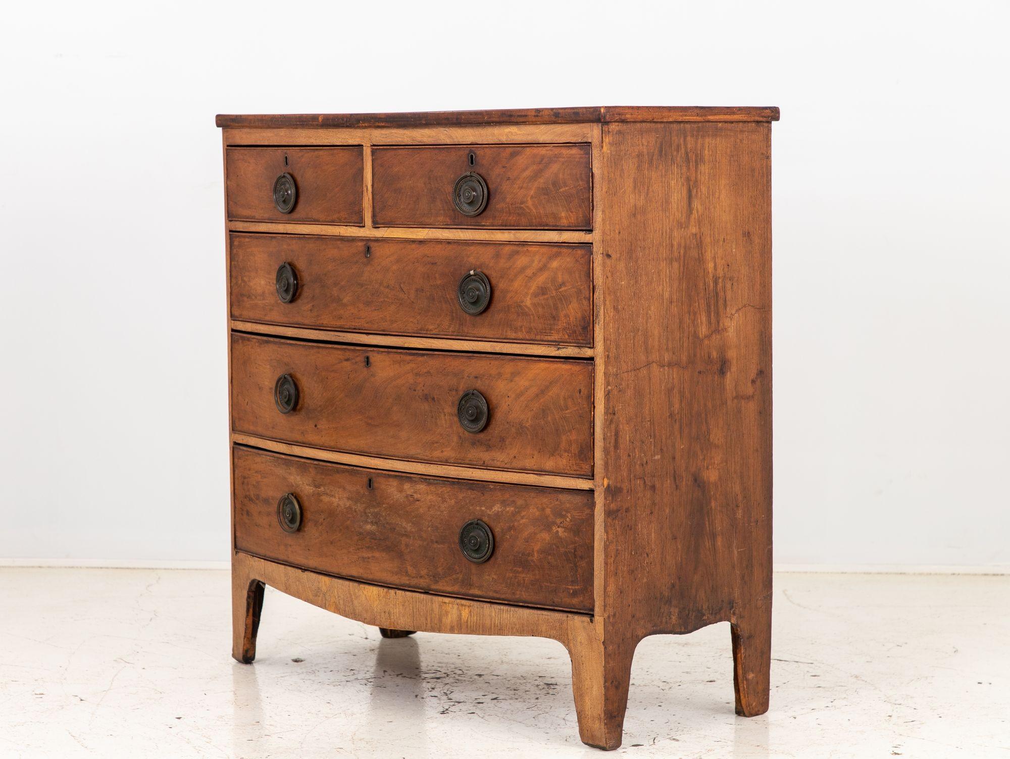 French Bowfront Chest of Drawers, Late 19th Century In Good Condition For Sale In South Salem, NY