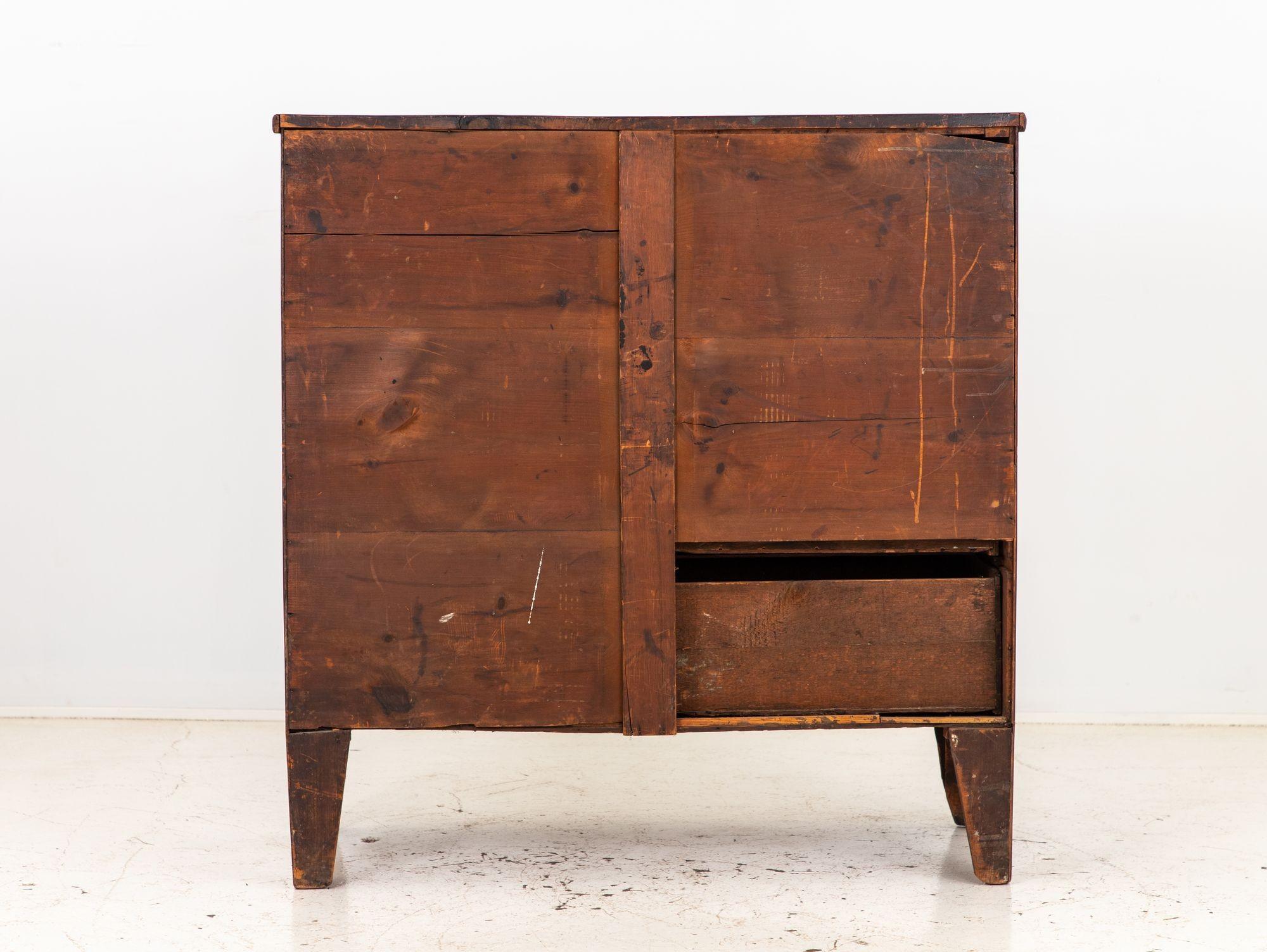 French Bowfront Chest of Drawers, Late 19th Century For Sale 1