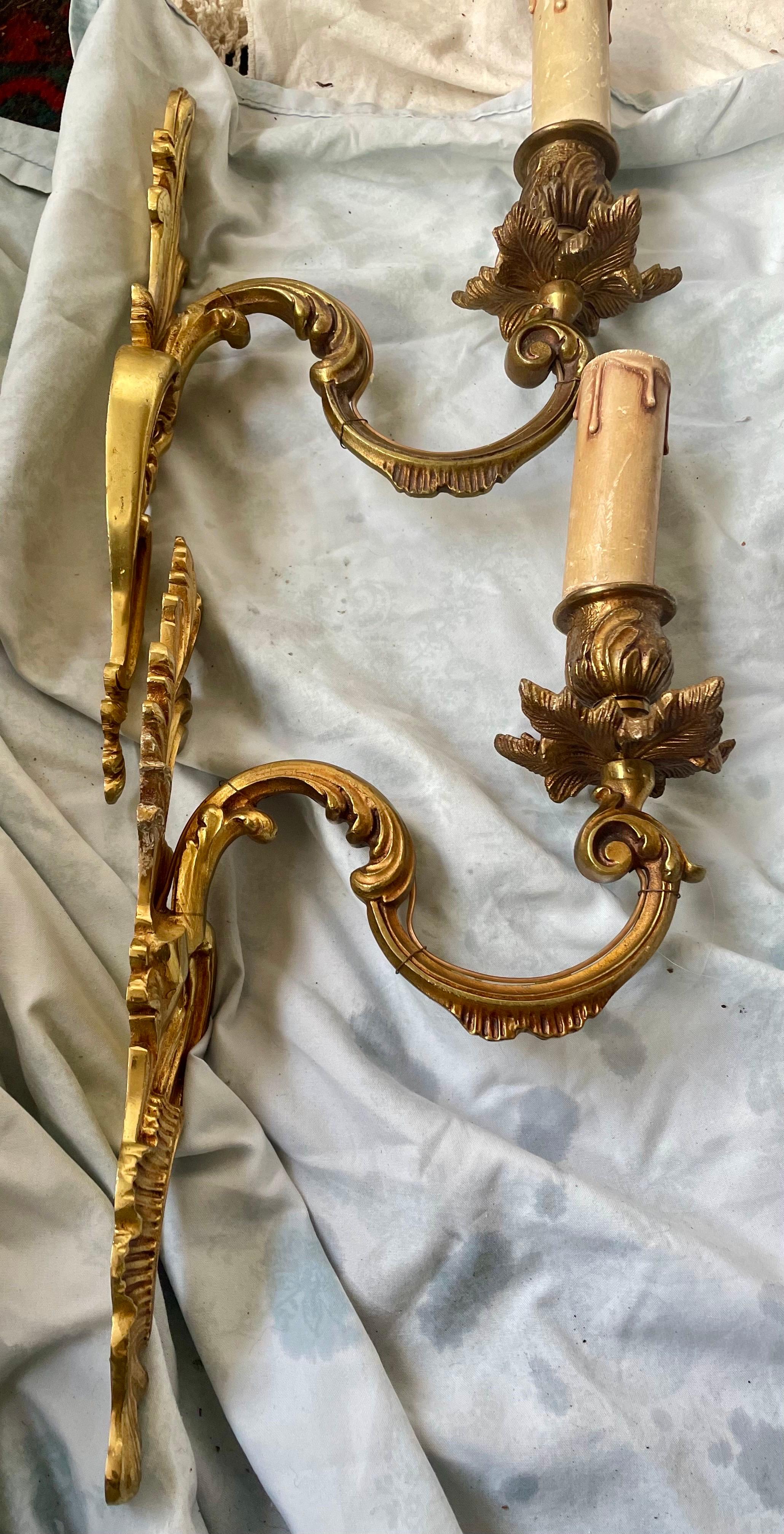 Set di lampade a braccio doppio e a braccio singolo in ottone francese con foglie d'acanto, coppia di 3 pezzi in vendita 2