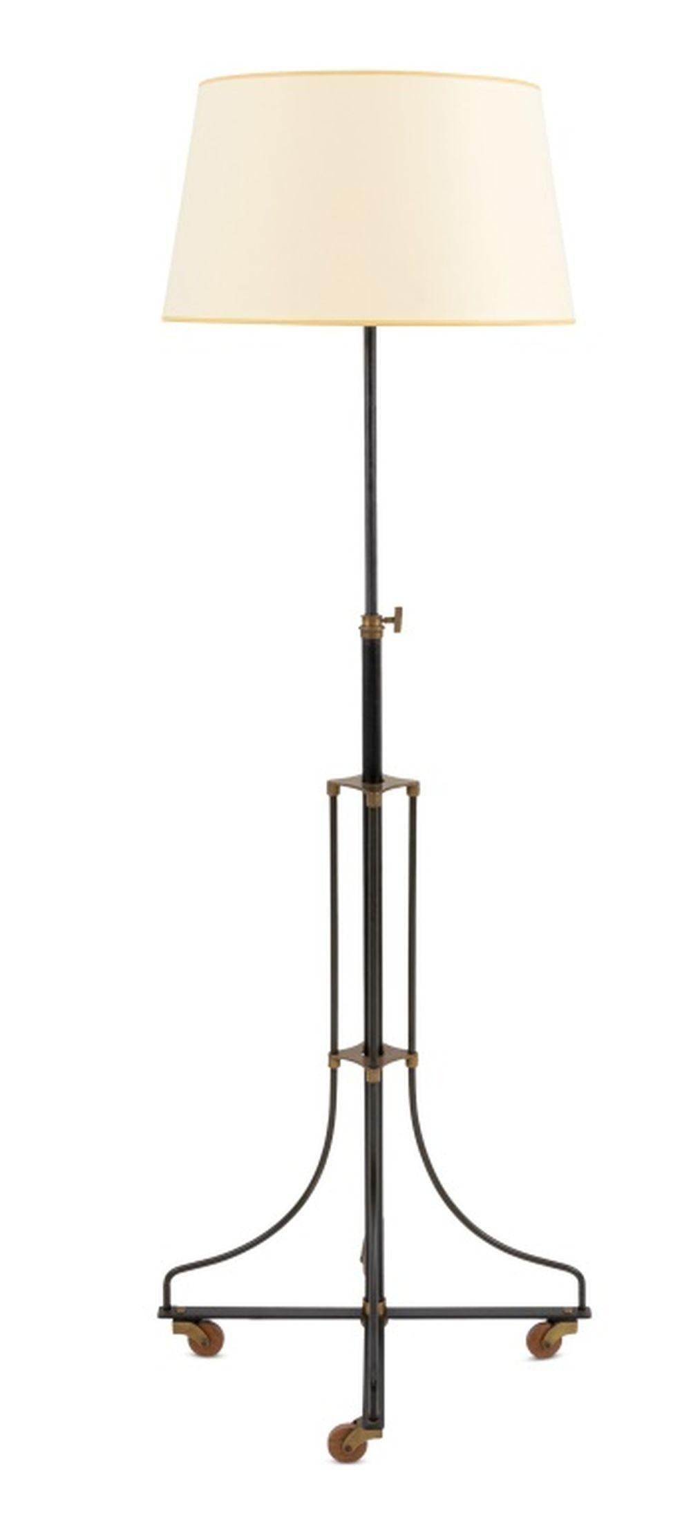 Industriel Lampadaire en laiton et métal patiné noir en vente