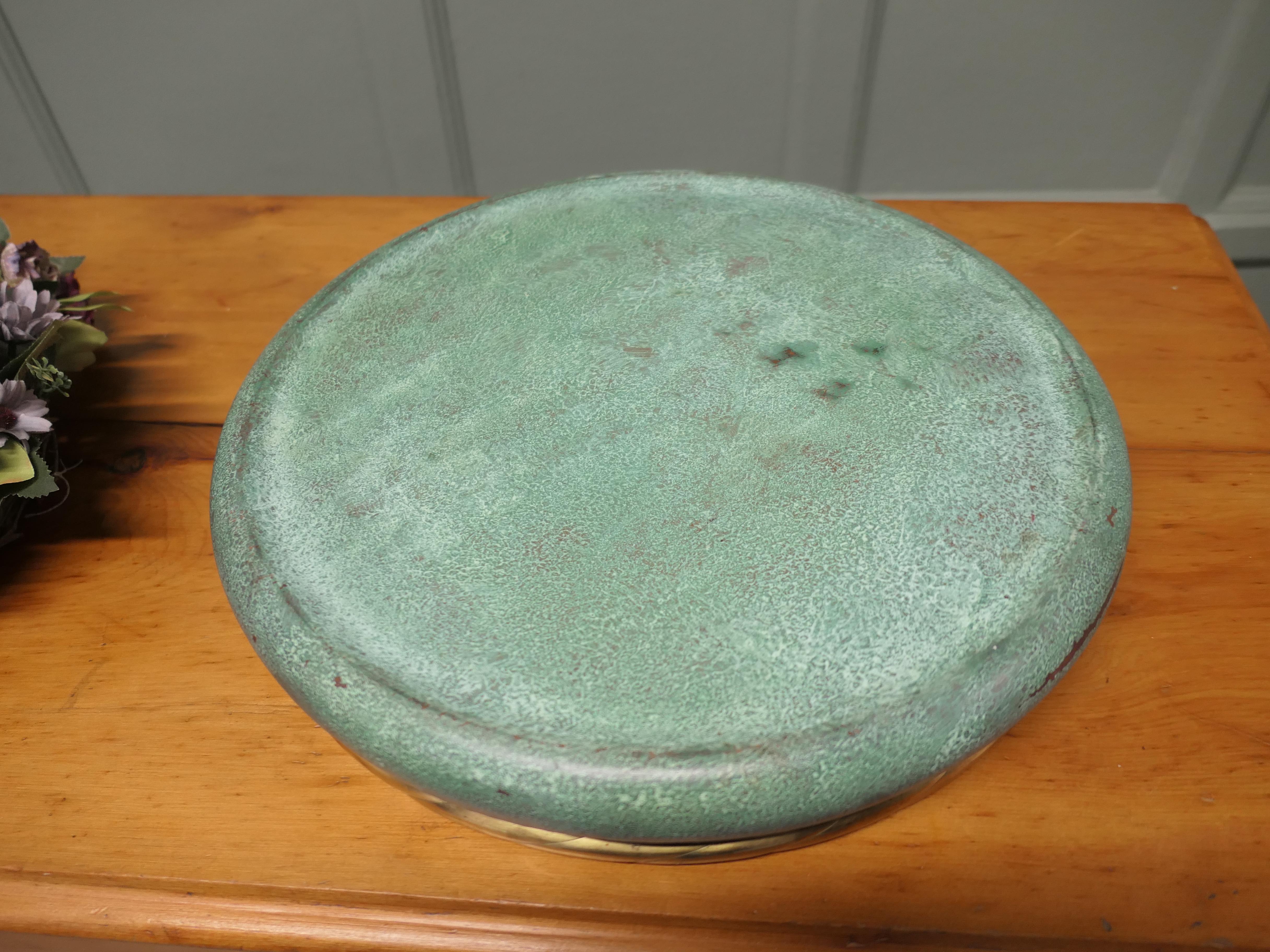 Belle Époque Ciotola a forma di rosa in ottone e rame Questo è un pezzo molto insolito. in vendita