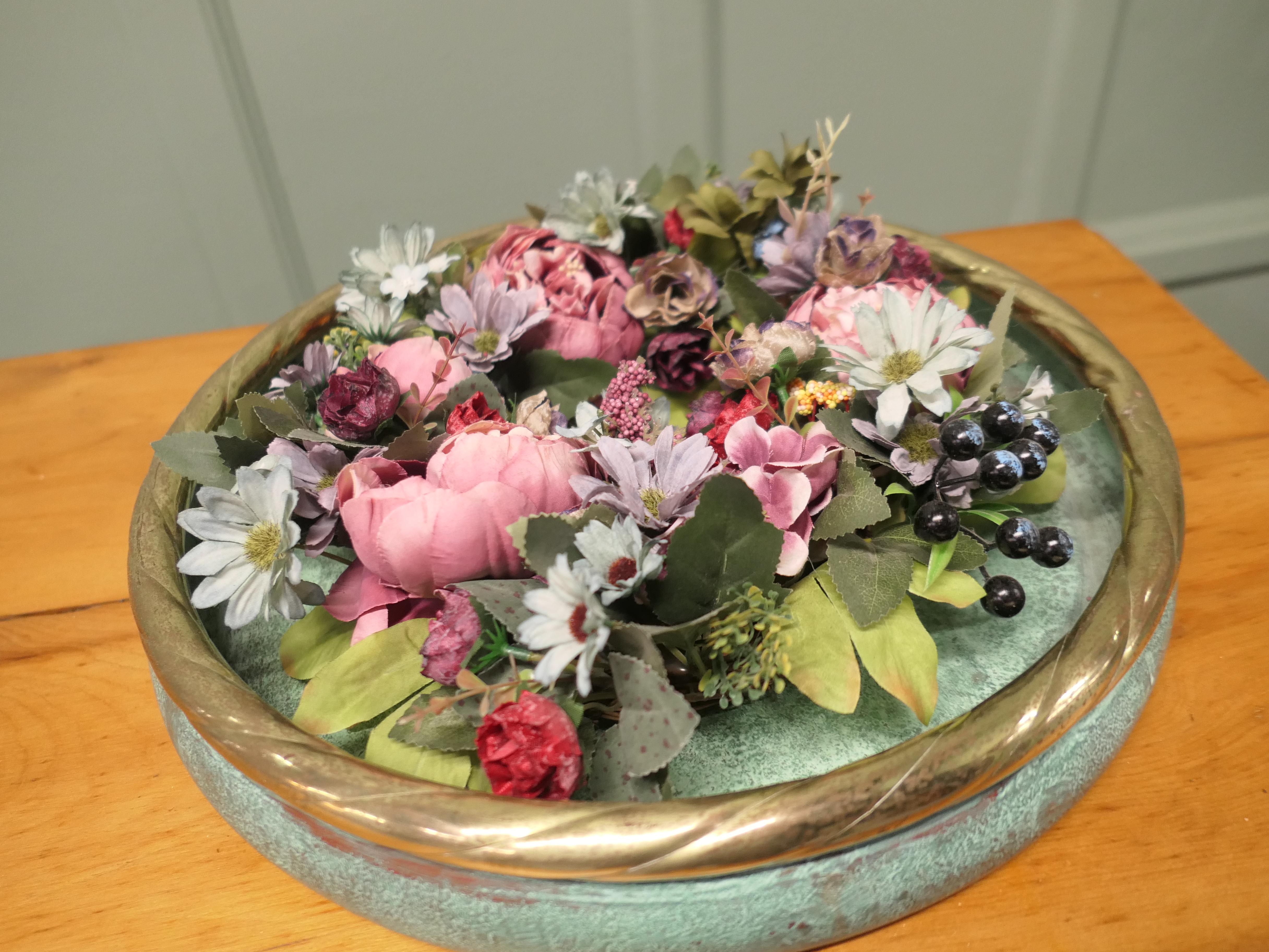 Ciotola a forma di rosa in ottone e rame Questo è un pezzo molto insolito. in vendita 1