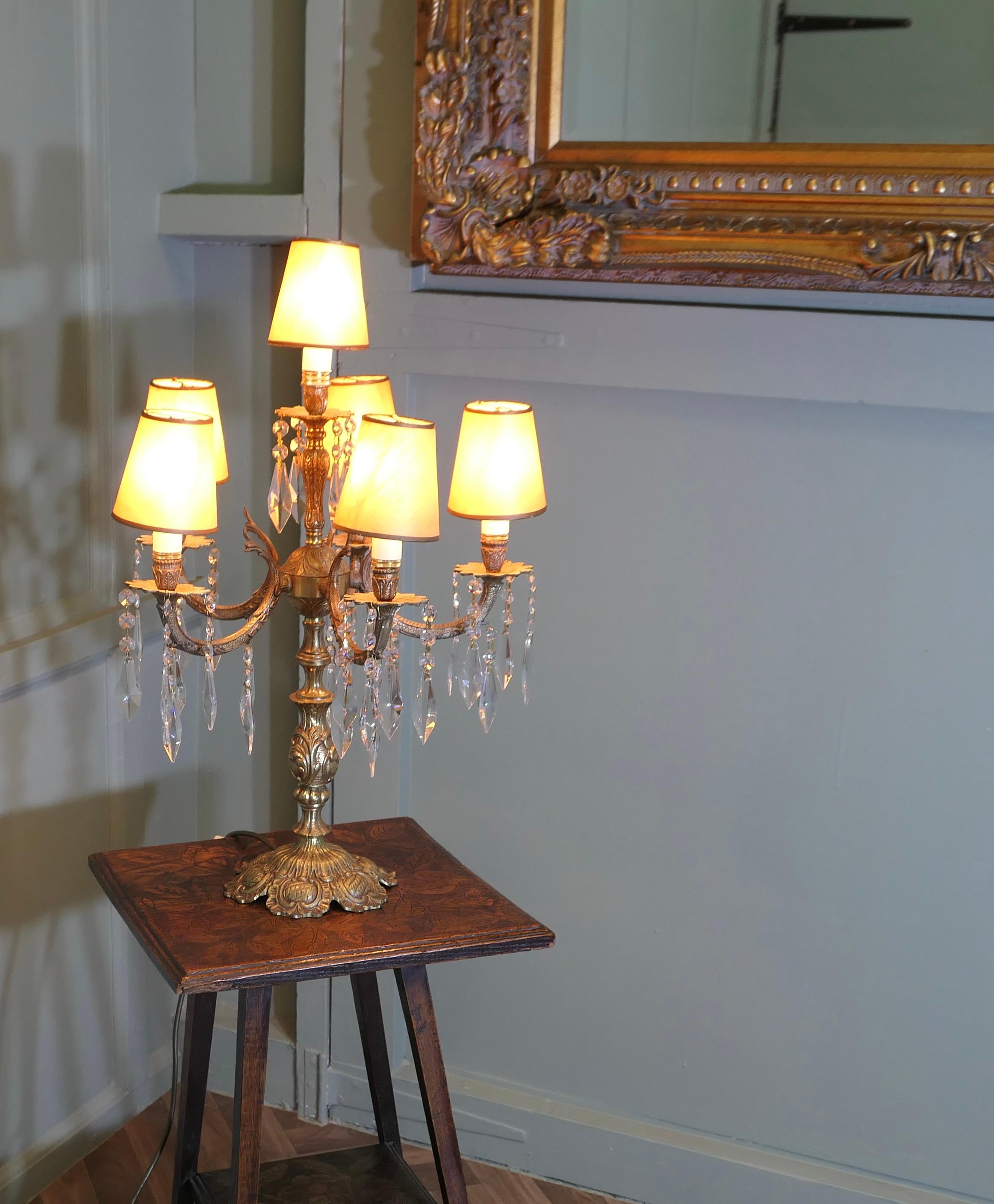 Milieu du XXe siècle Lustre de table à 6 branches en laiton et cristal, Branch en vente