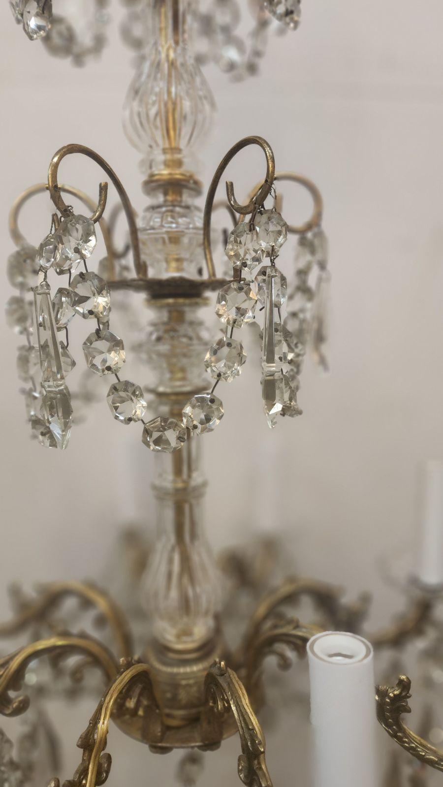 Lampadario francese in ottone e cristallo In condizioni buone in vendita a Dallas, TX