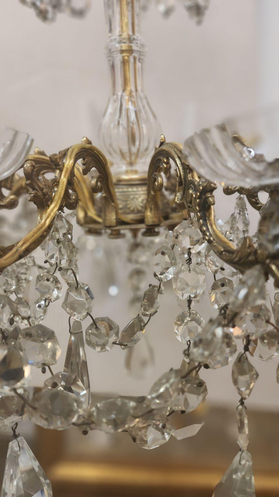 Ottone Lampadario francese in ottone e cristallo in vendita